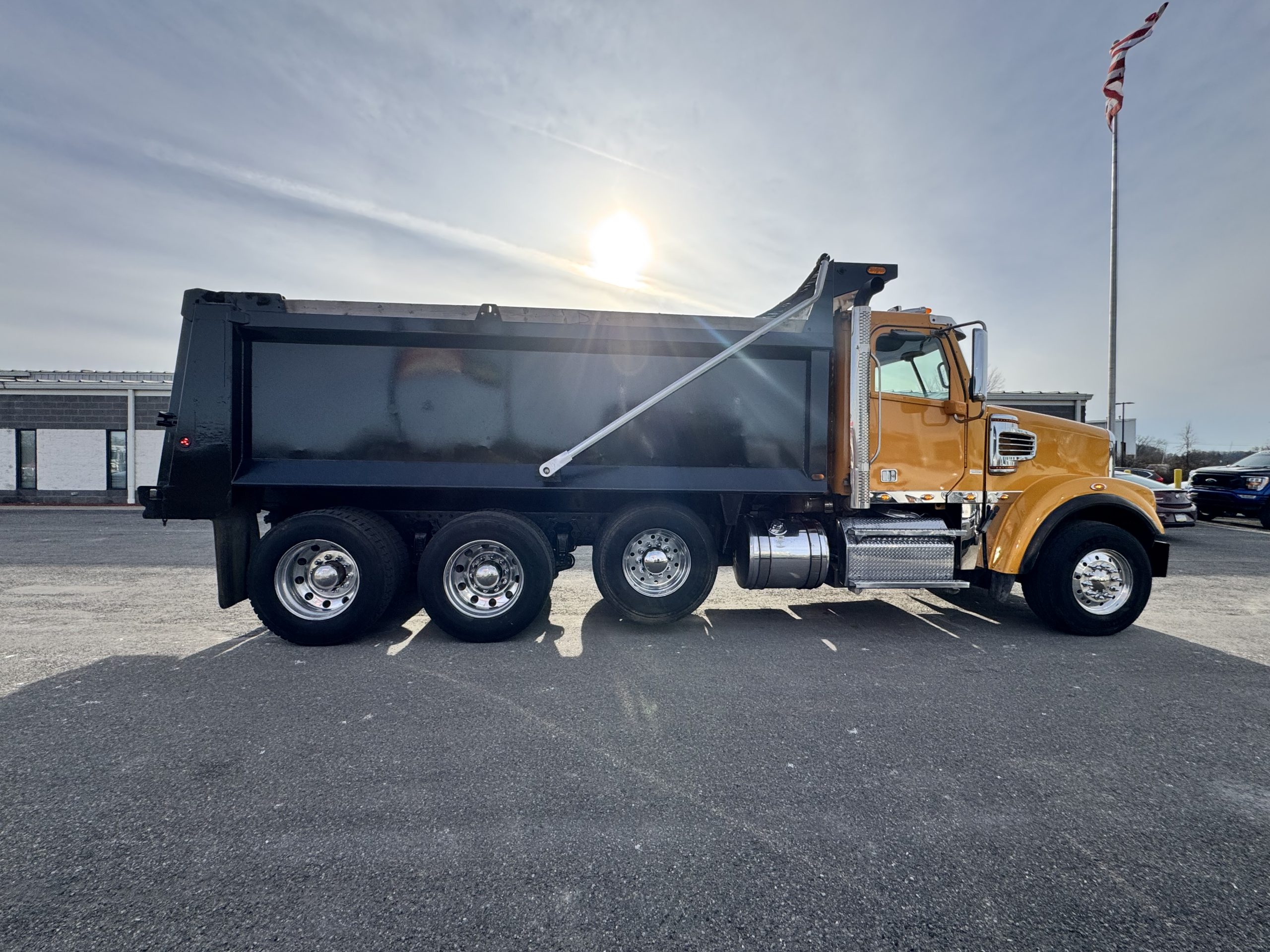 2020 FREIGHTLINER 122SD SBA - image 5 of 6