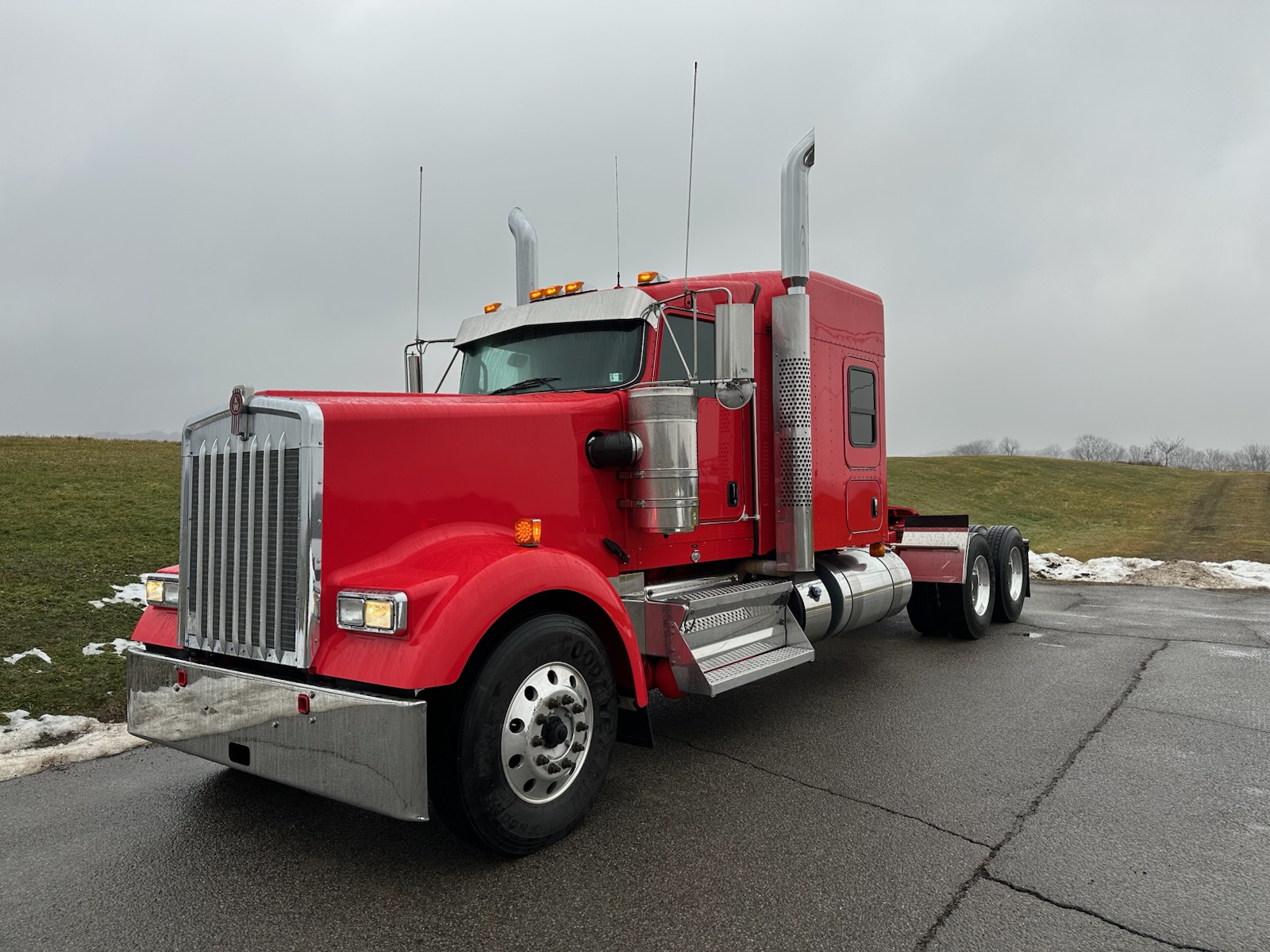 2022 KENWORTH W900L - image 1 of 6