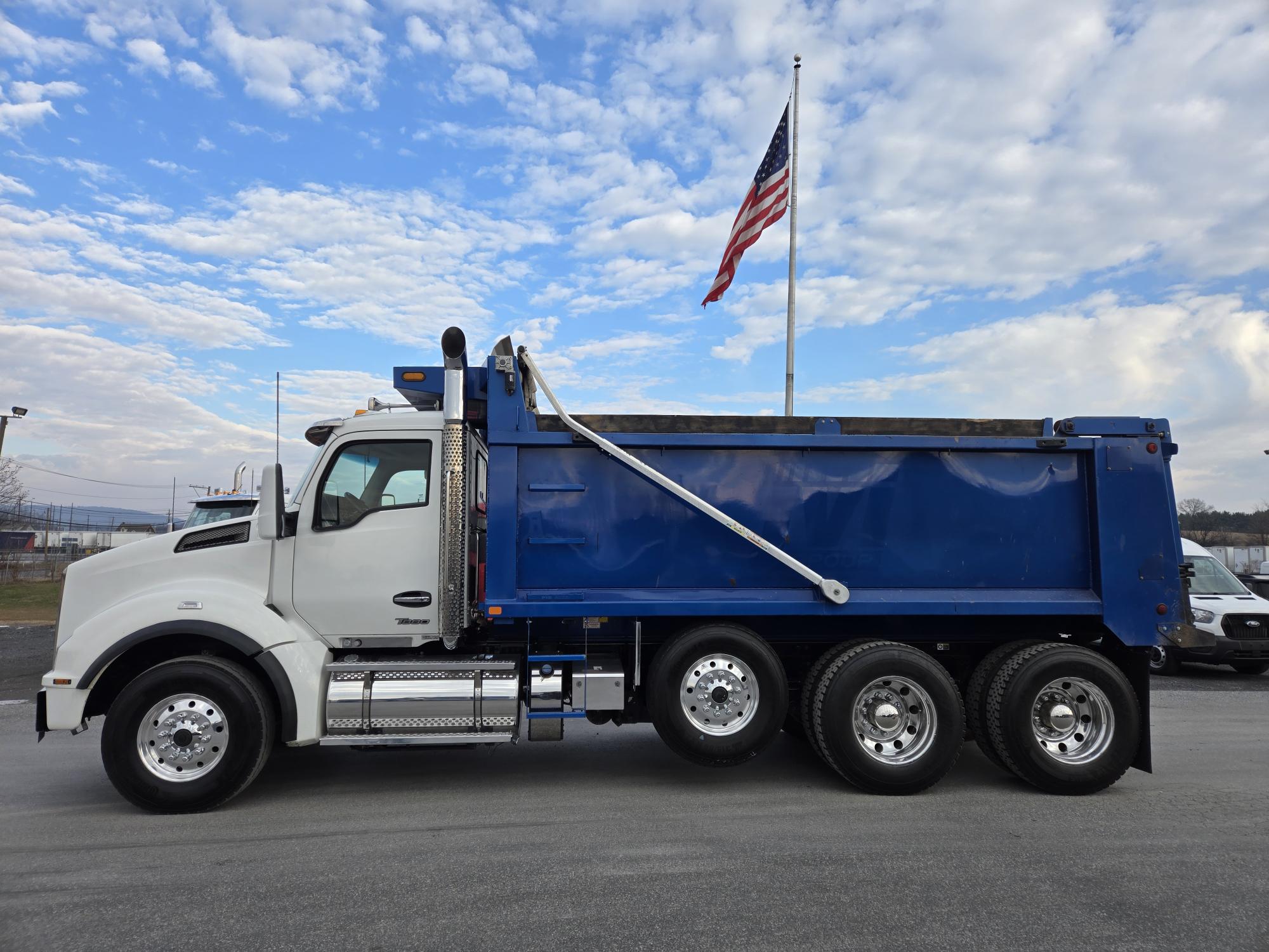 2023 KENWORTH T880 - image 2 of 6