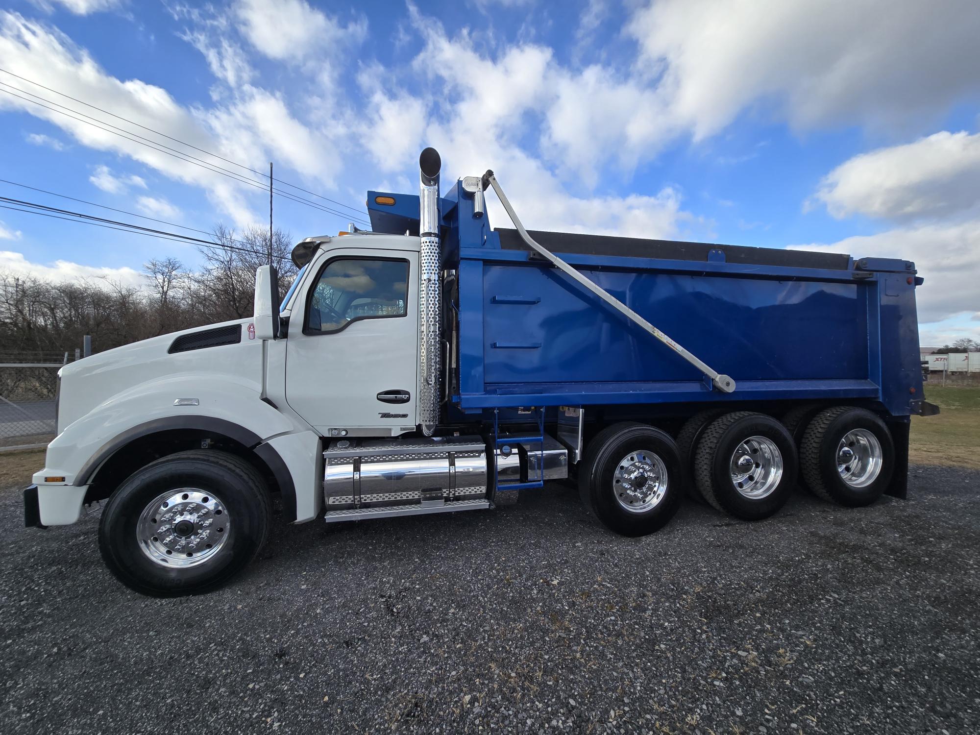 2023 KENWORTH T880 - image 2 of 6
