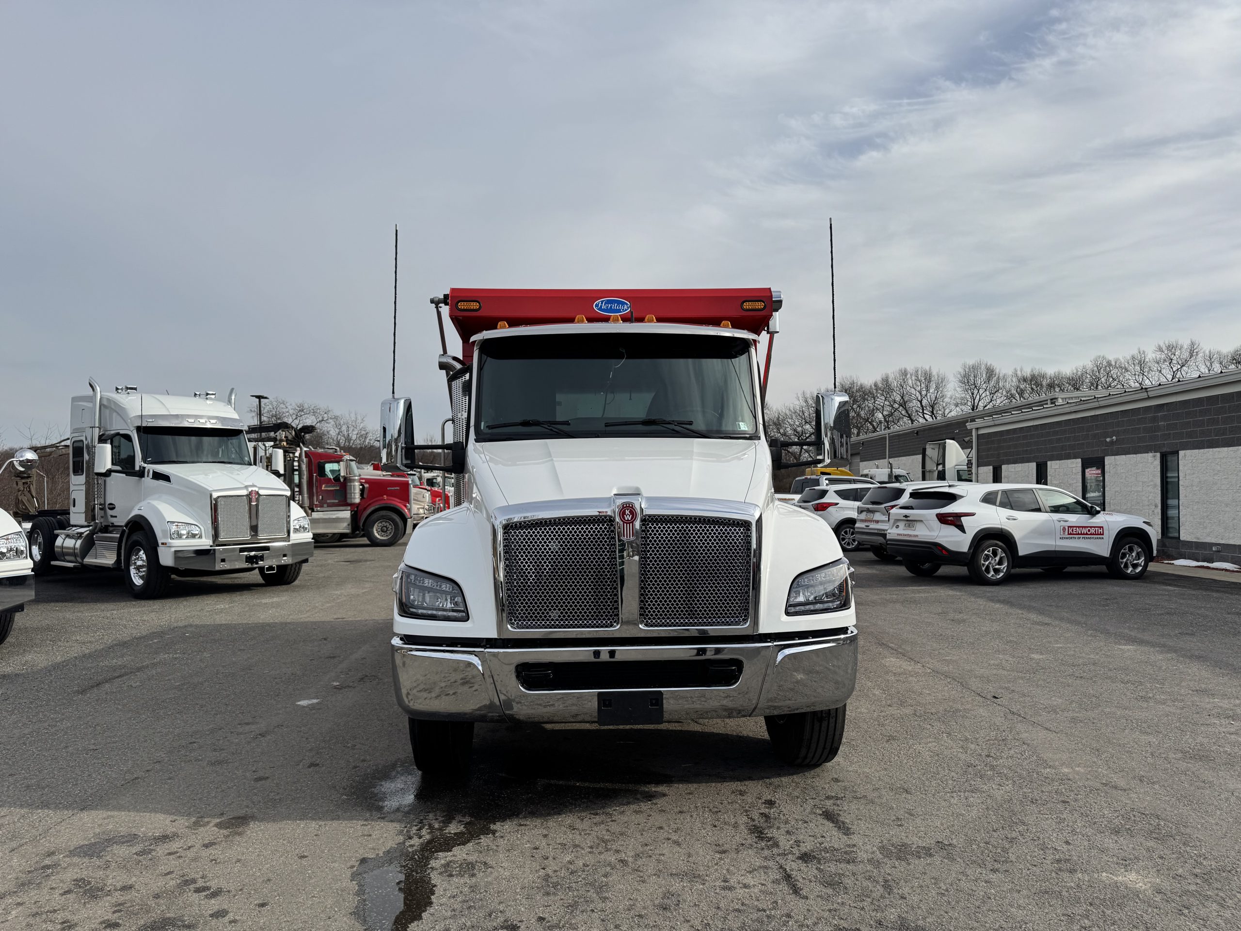 2026 KENWORTH T280 - image 2 of 6