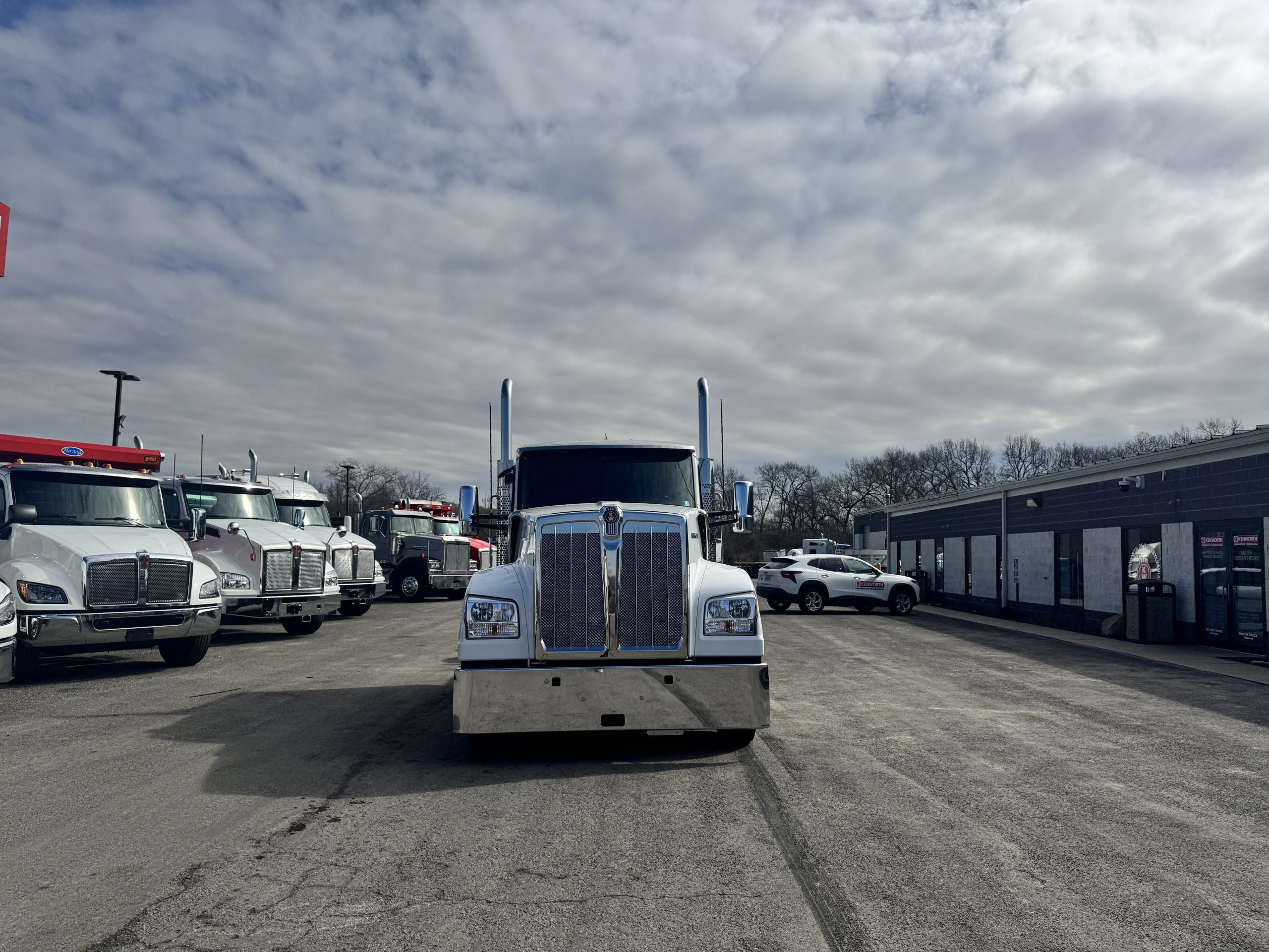 2027 KENWORTH W990 - image 2 of 6