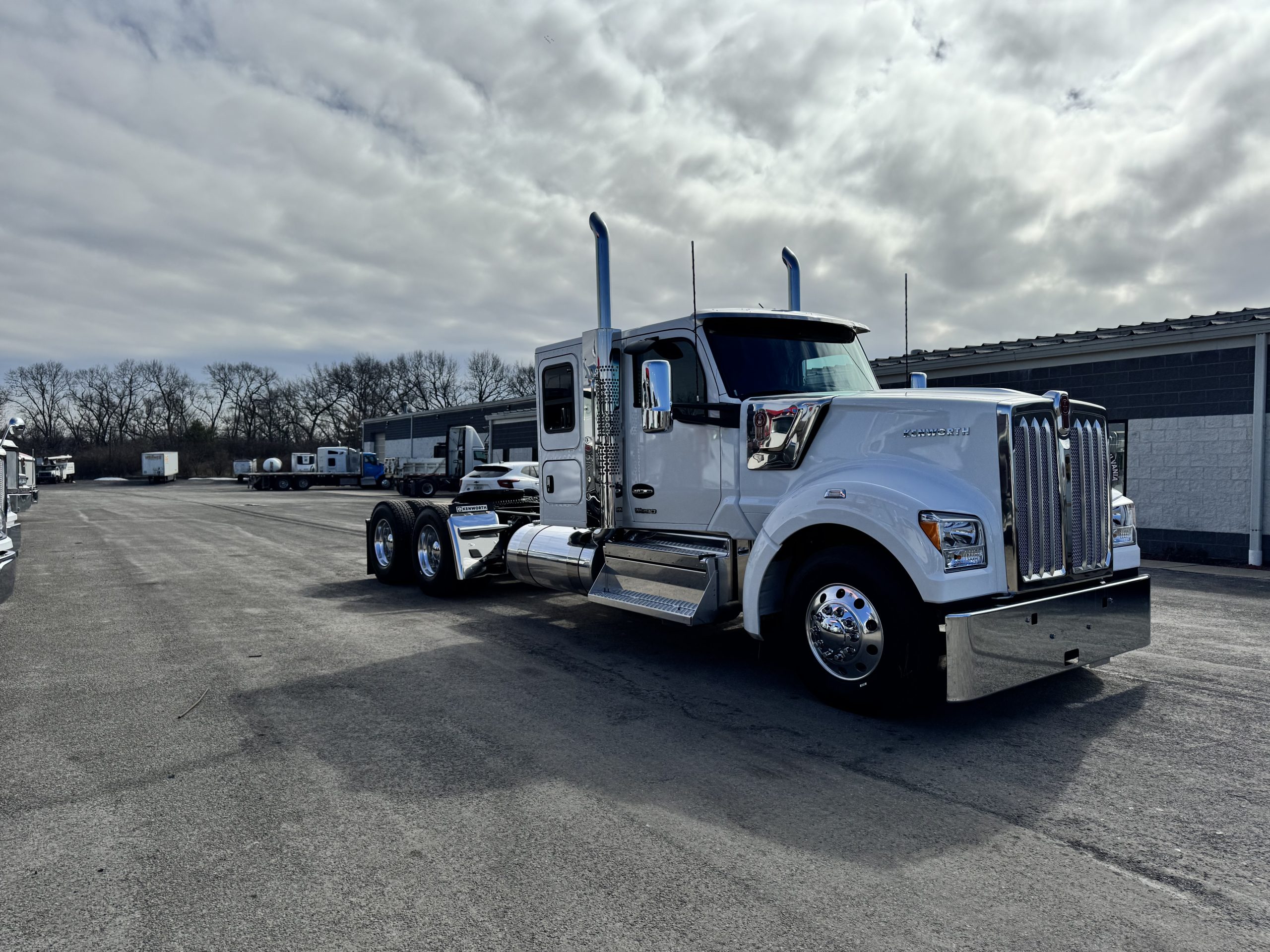 2027 KENWORTH W990 - image 3 of 6