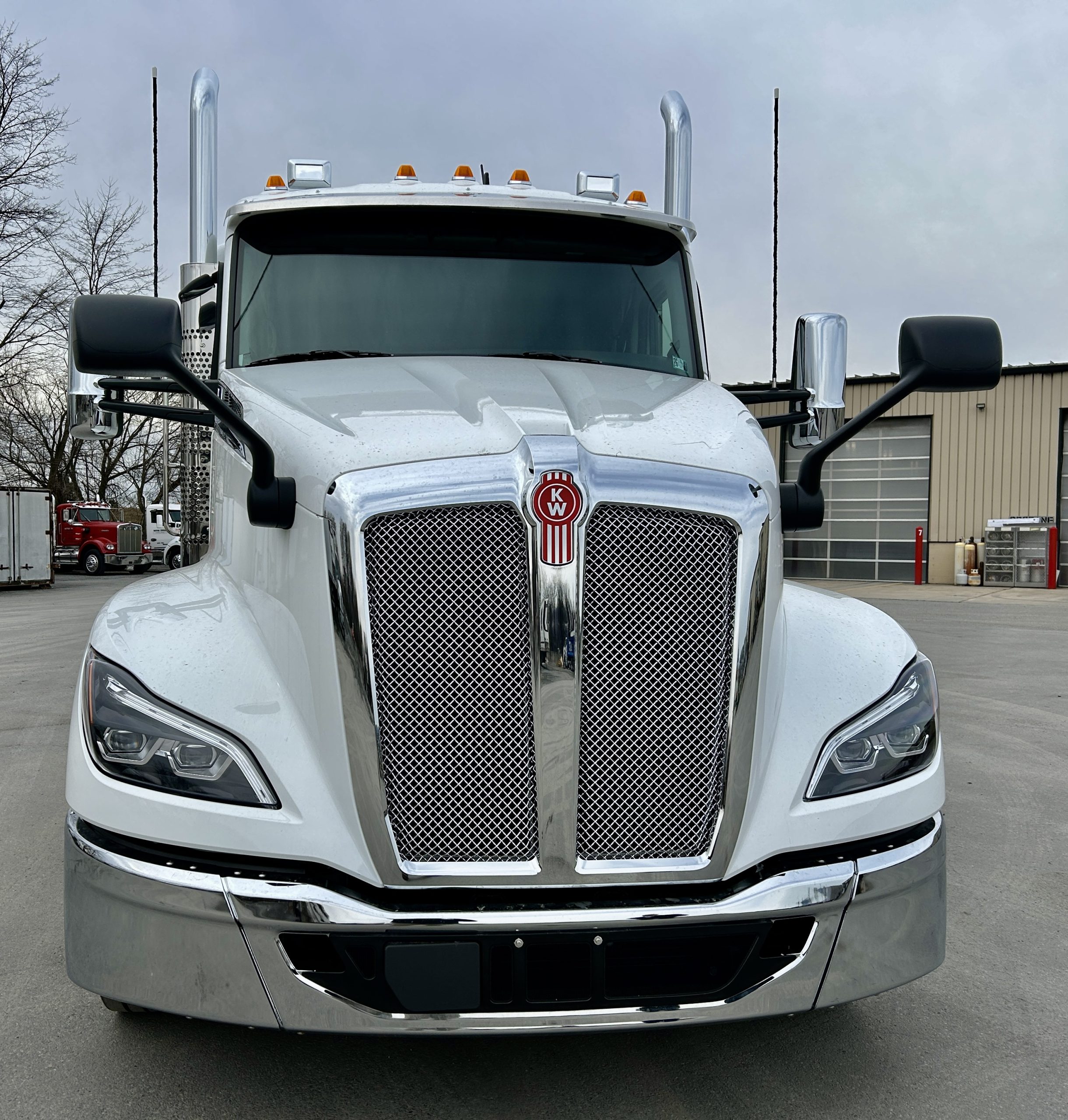 2026 KENWORTH T680 - image 2 of 6