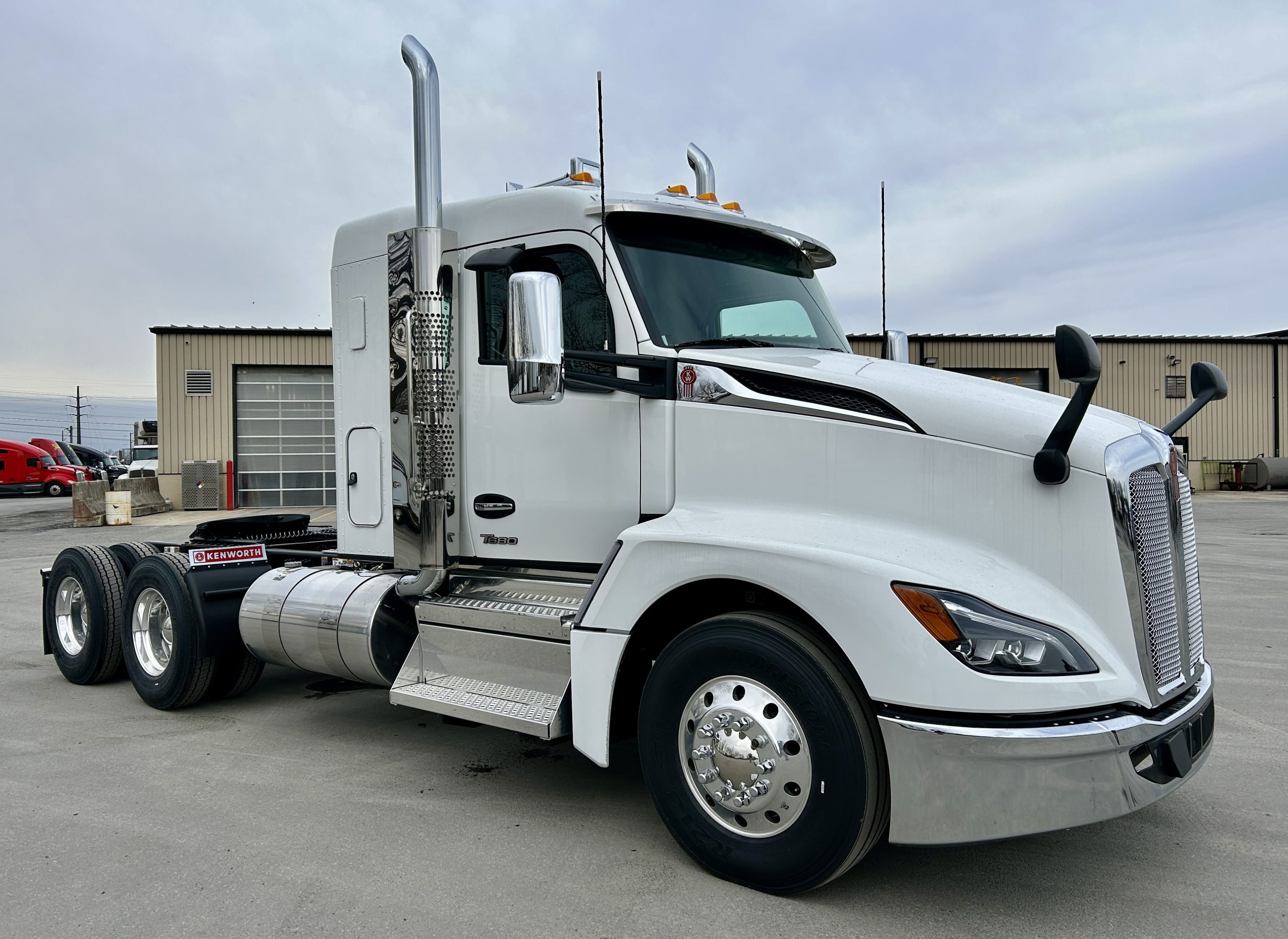 2026 KENWORTH T680 - image 3 of 6