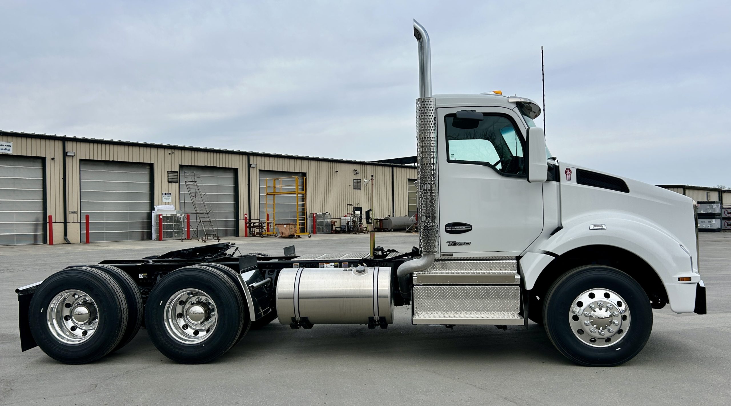 2026 KENWORTH T880 - image 5 of 6