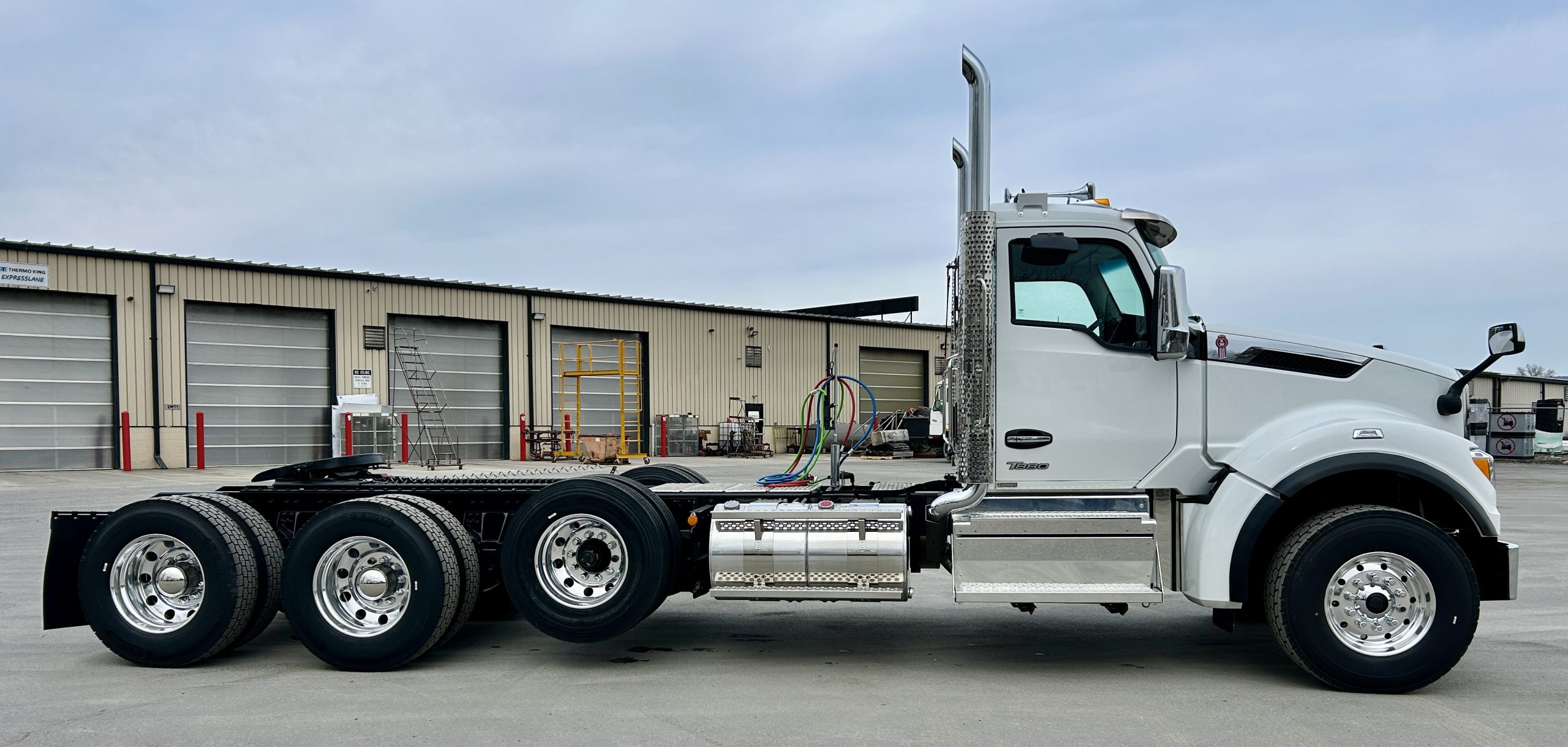 2027 KENWORTH T880 - image 4 of 6