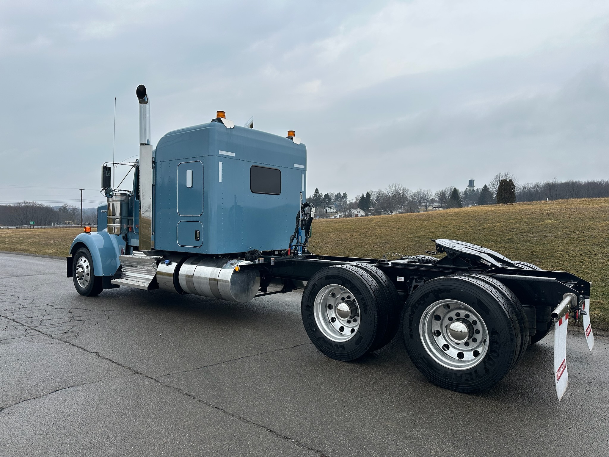 2026 KENWORTH W900 - image 3 of 6