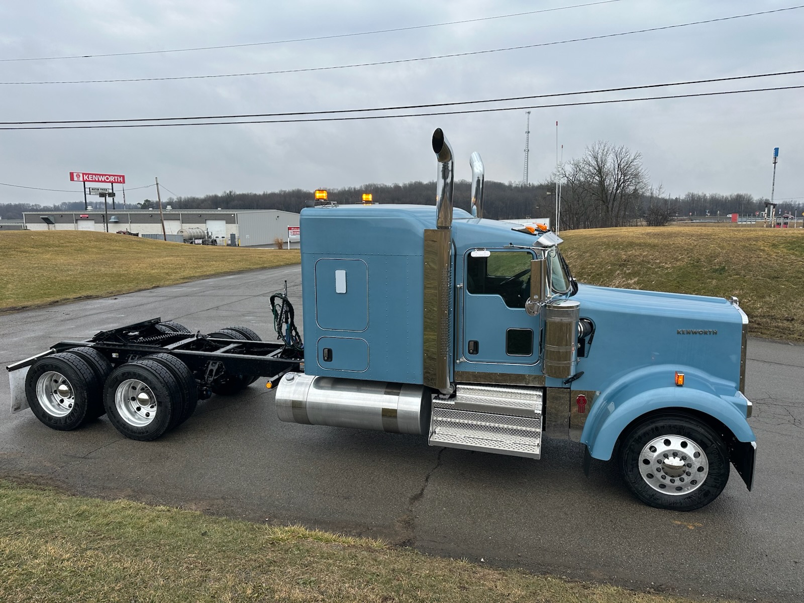 2026 KENWORTH W900 - image 4 of 6