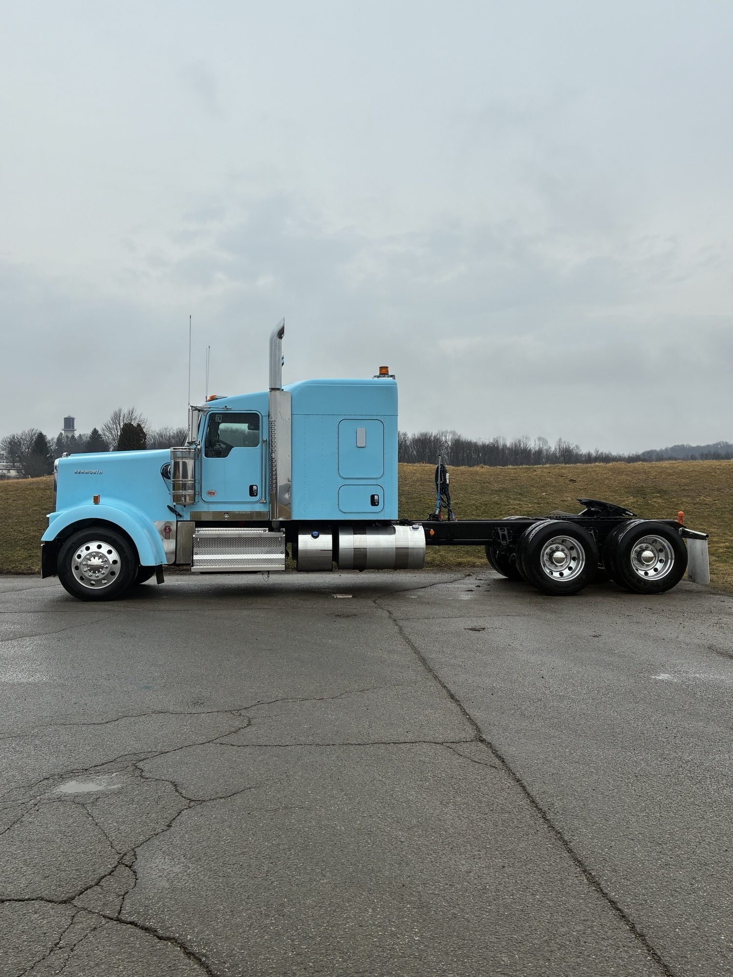 2026 KENWORTH W900 - image 2 of 6