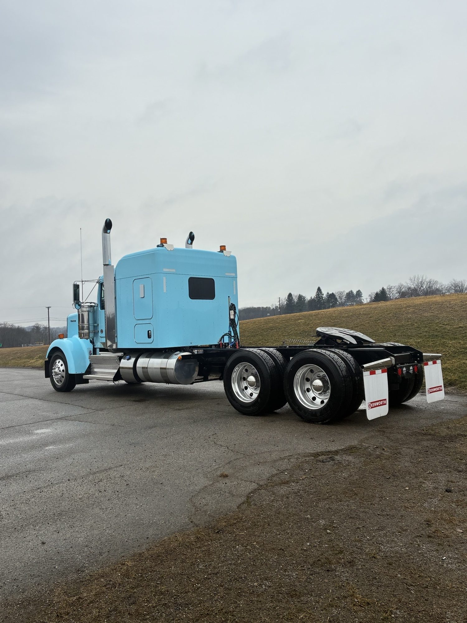 2026 KENWORTH W900 - image 3 of 6