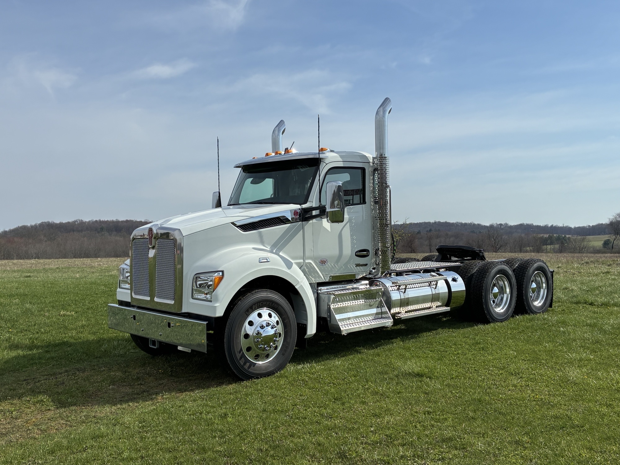 2027 KENWORTH T880 2027 KENWORTH T880 - image 1 of 6