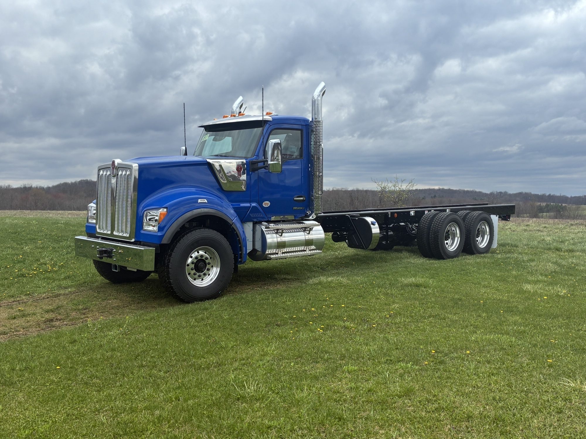 2027 KENWORTH W990 2027 KENWORTH W990 - image 1 of 6