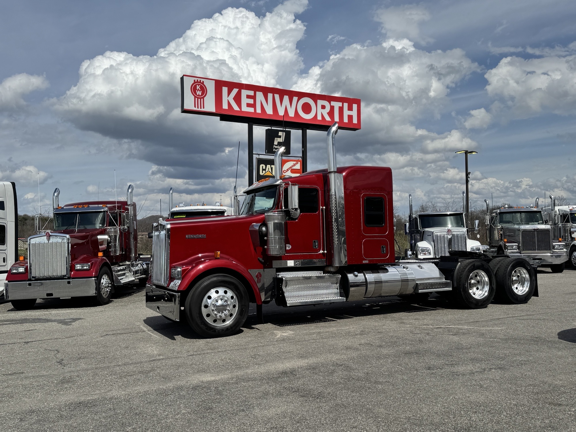 2022 KENWORTH W900L 2022 KENWORTH W900L - image 1 of 6