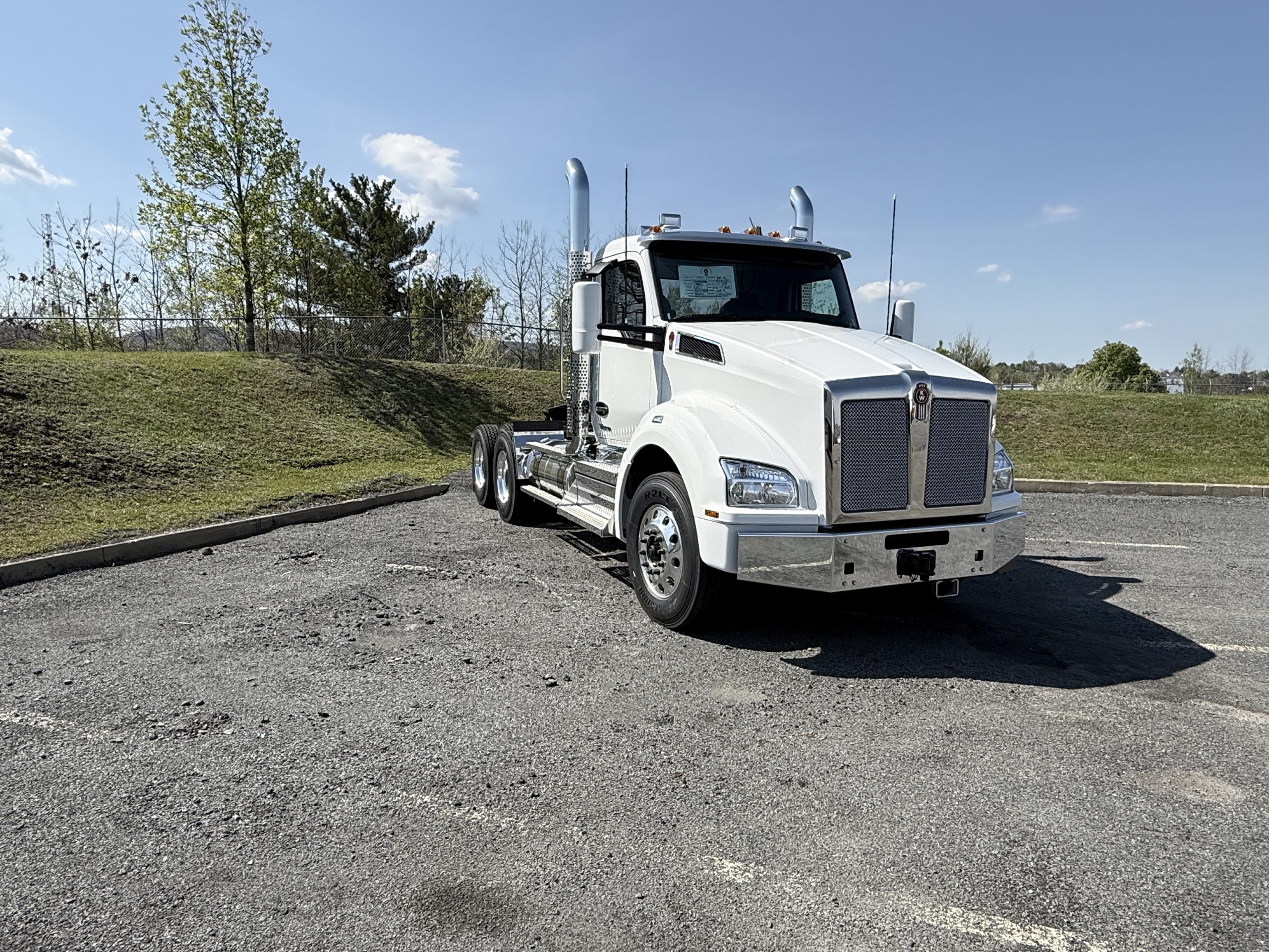 2027 KENWORTH T880 2027 KENWORTH T880 - image 1 of 6