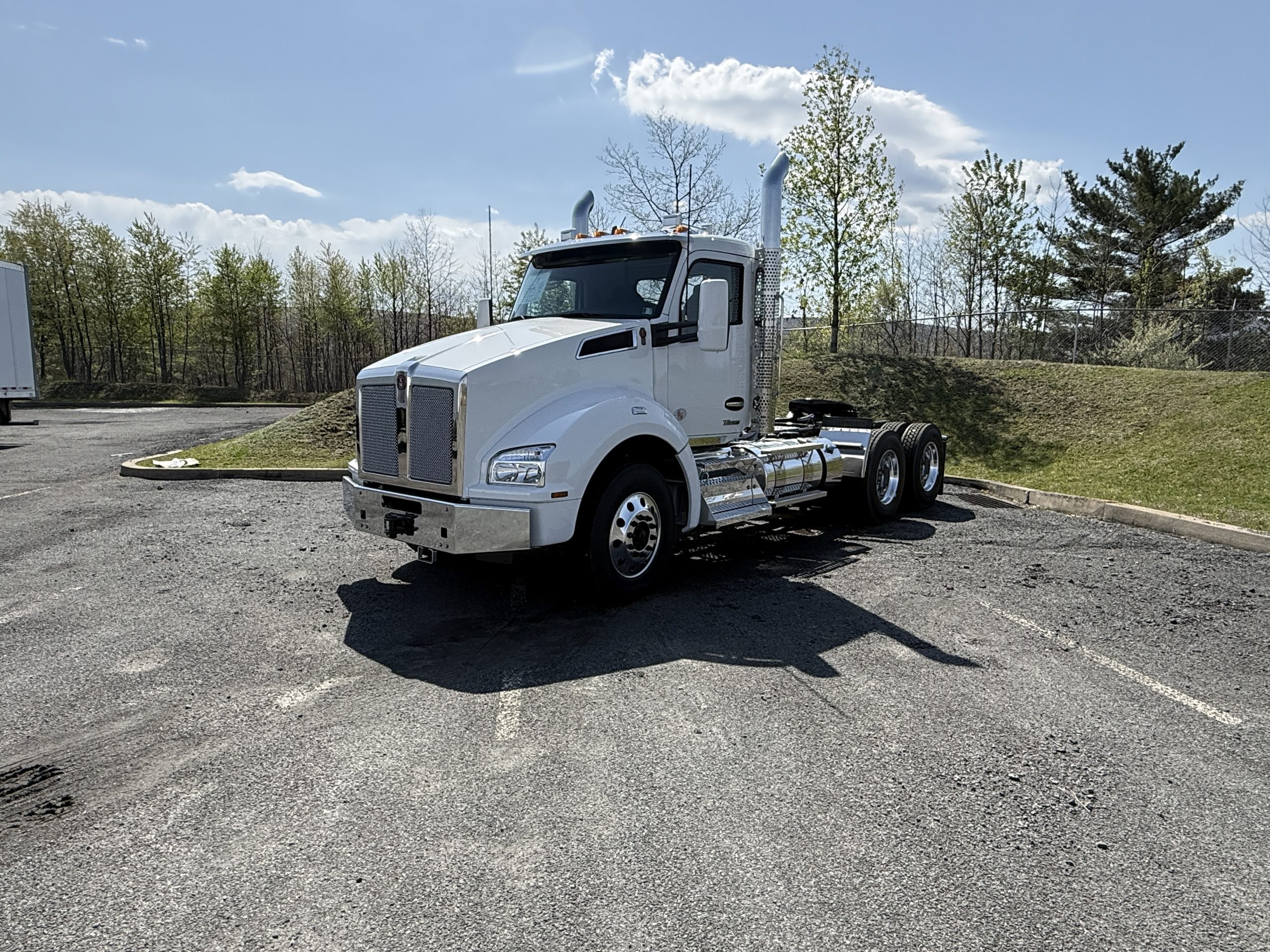 2027 KENWORTH T880 2027 KENWORTH T880 - image 2 of 6