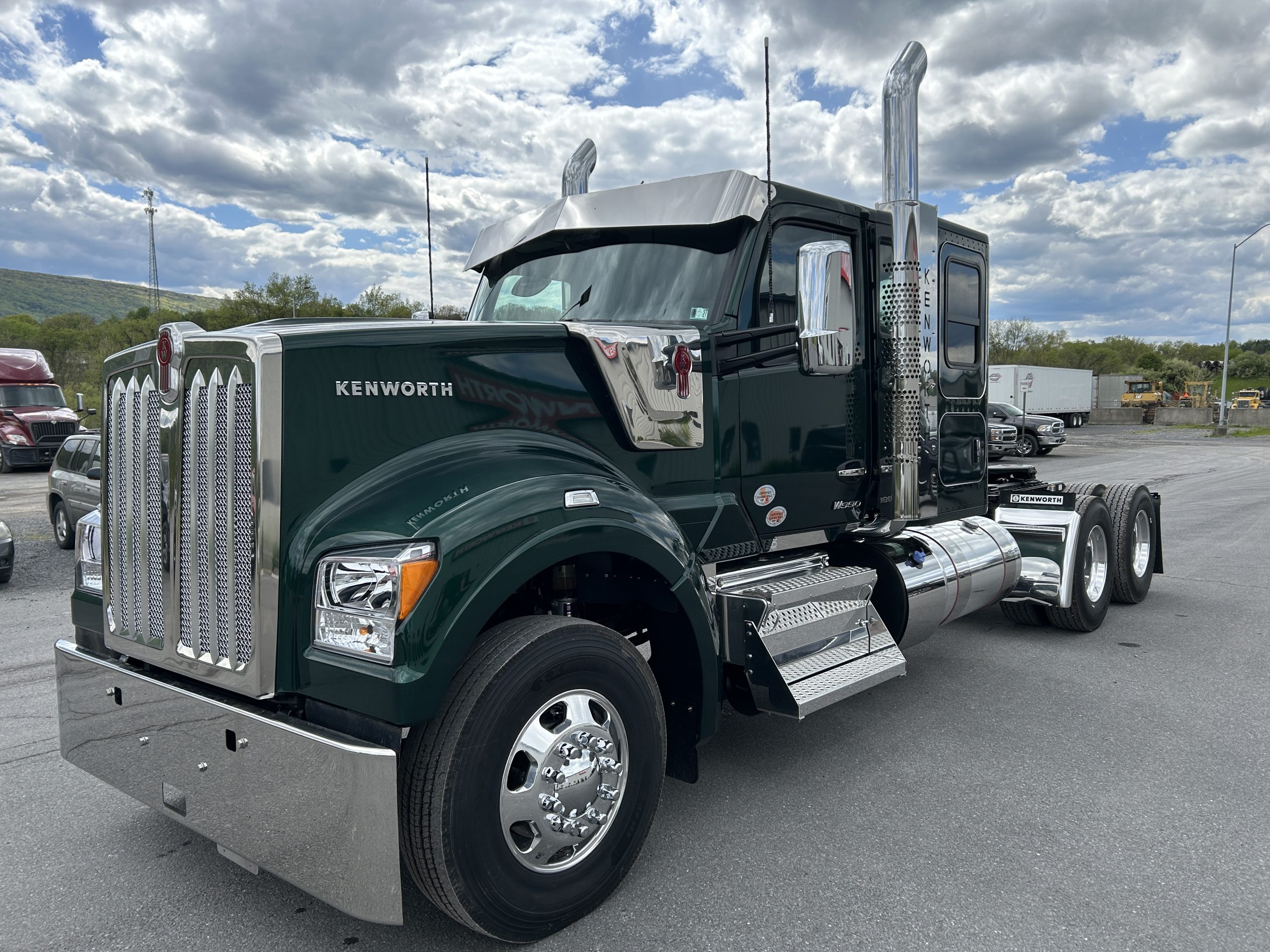2027 KENWORTH W990 2027 KENWORTH W990 - image 1 of 6