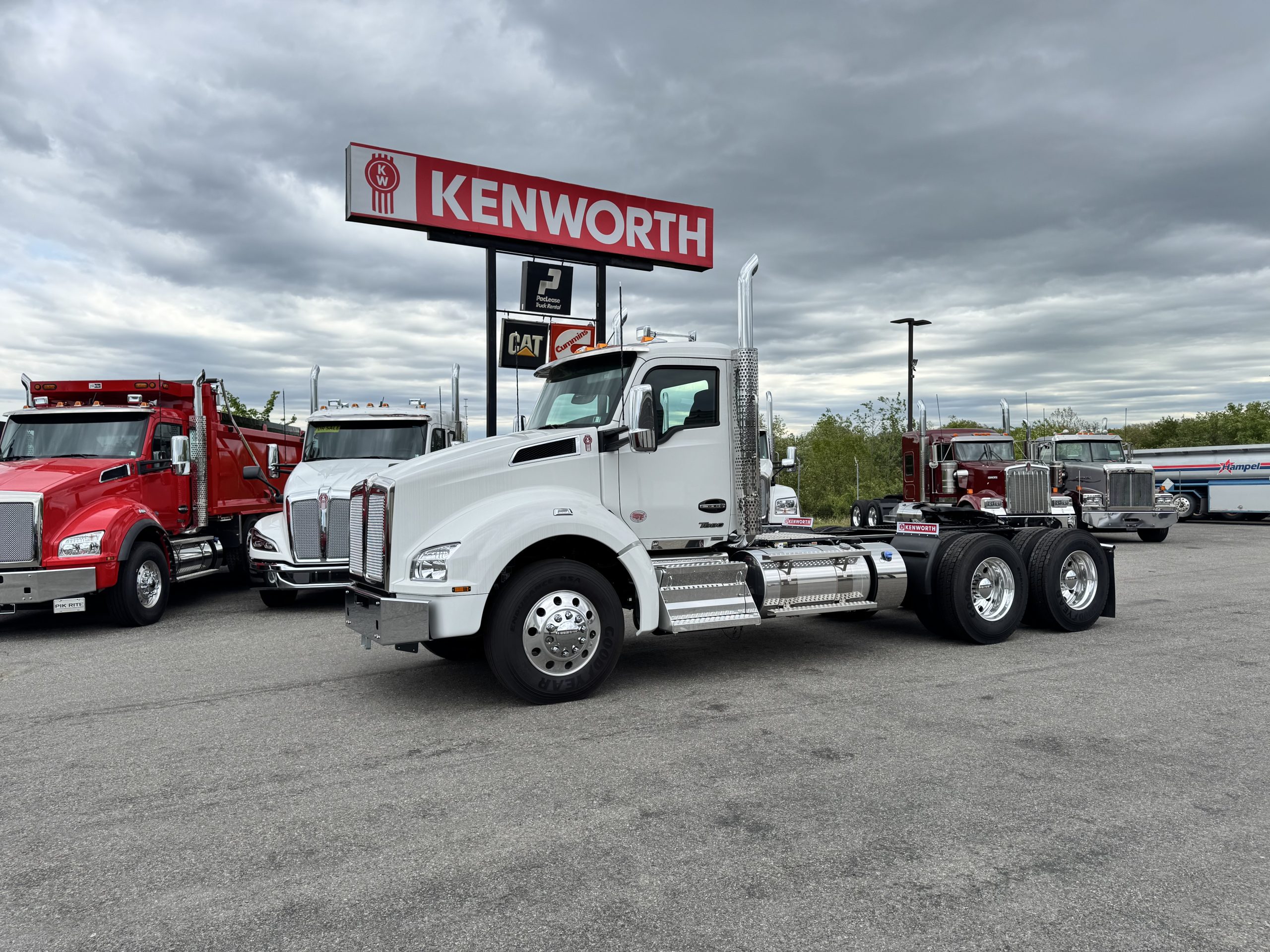 2027 KENWORTH T880 2027 KENWORTH T880 - image 1 of 6