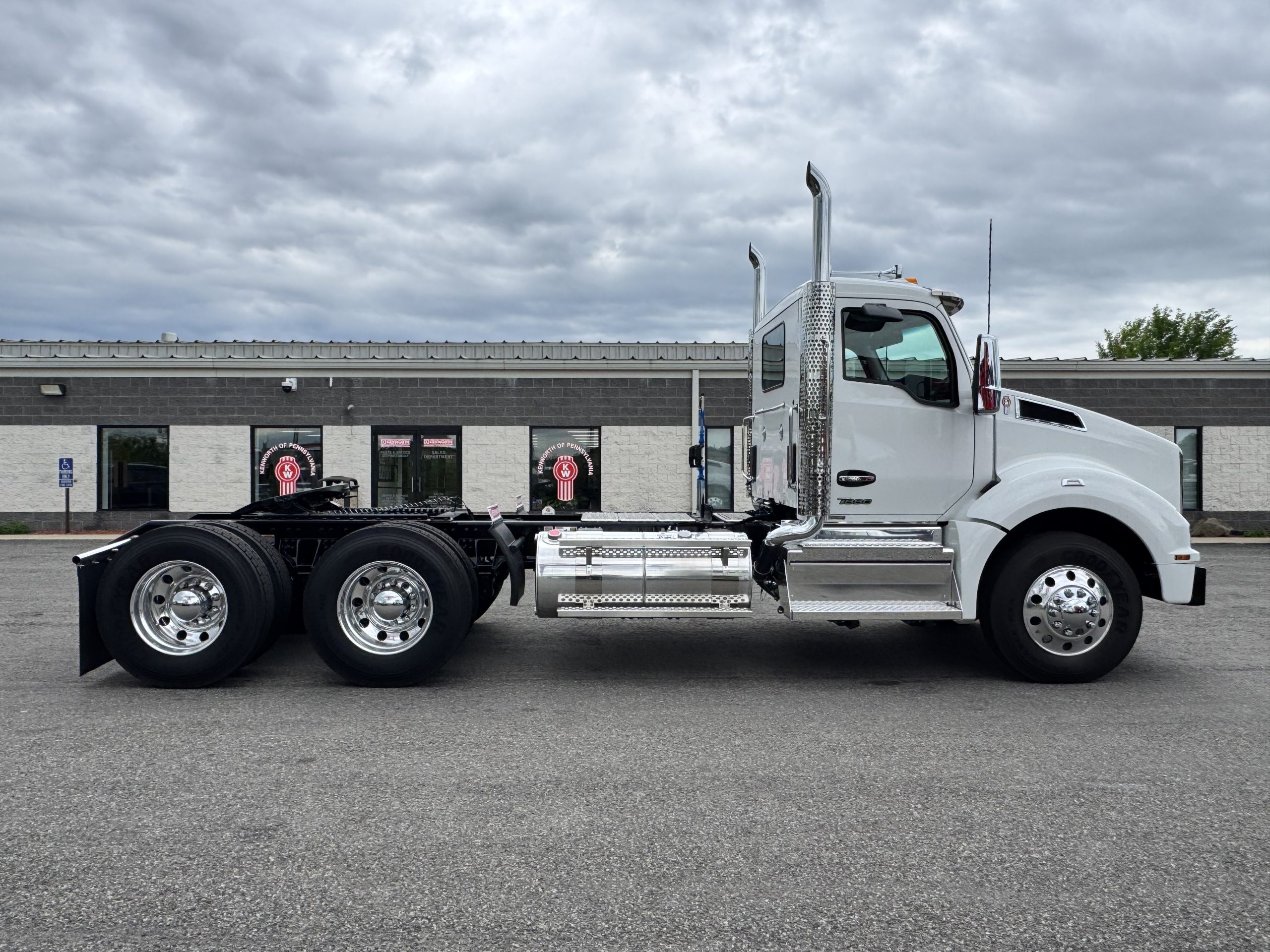 2027 KENWORTH T880 2027 KENWORTH T880 - image 4 of 6
