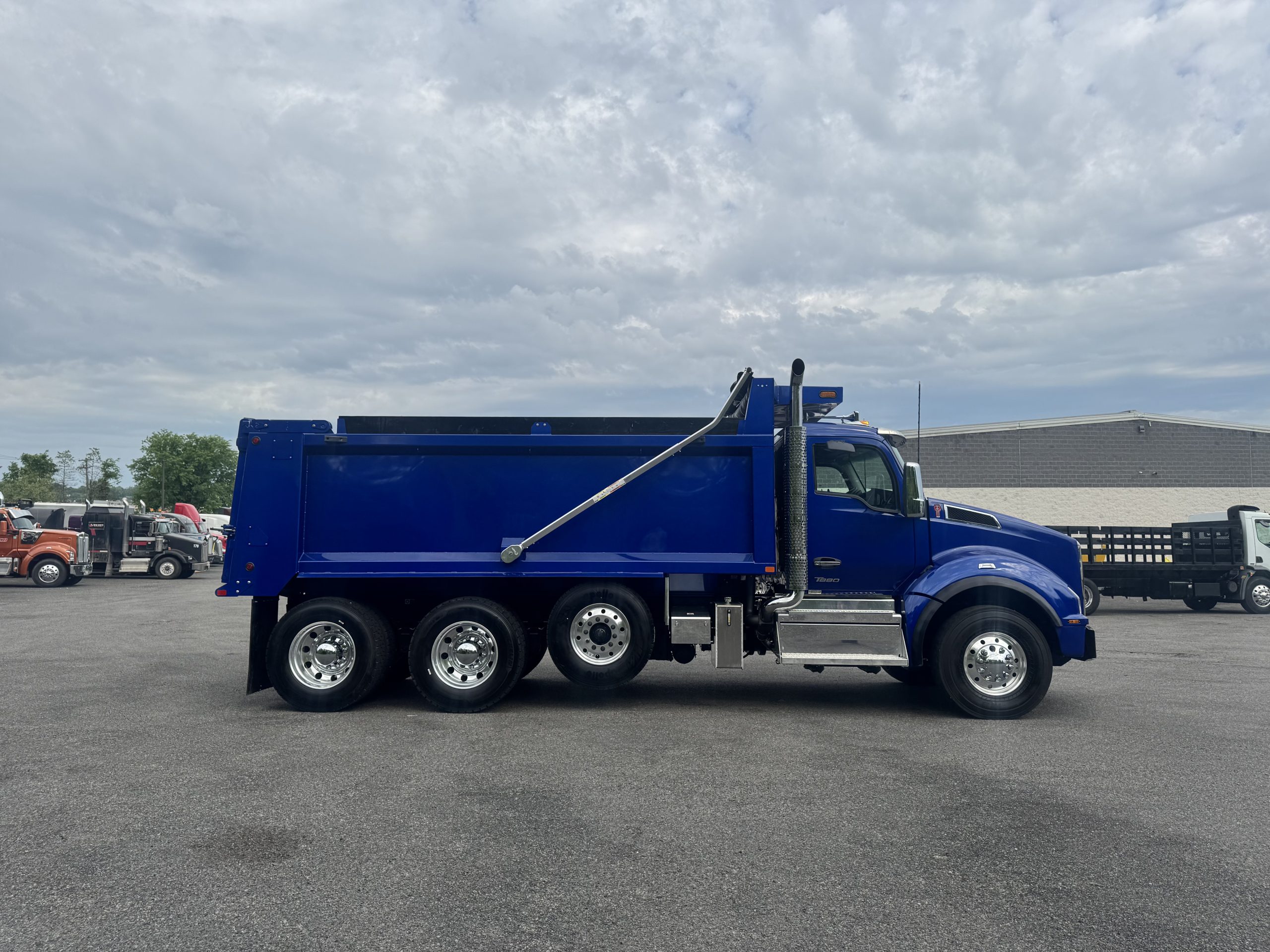 2027 KENWORTH T880 2027 KENWORTH T880 - image 4 of 6