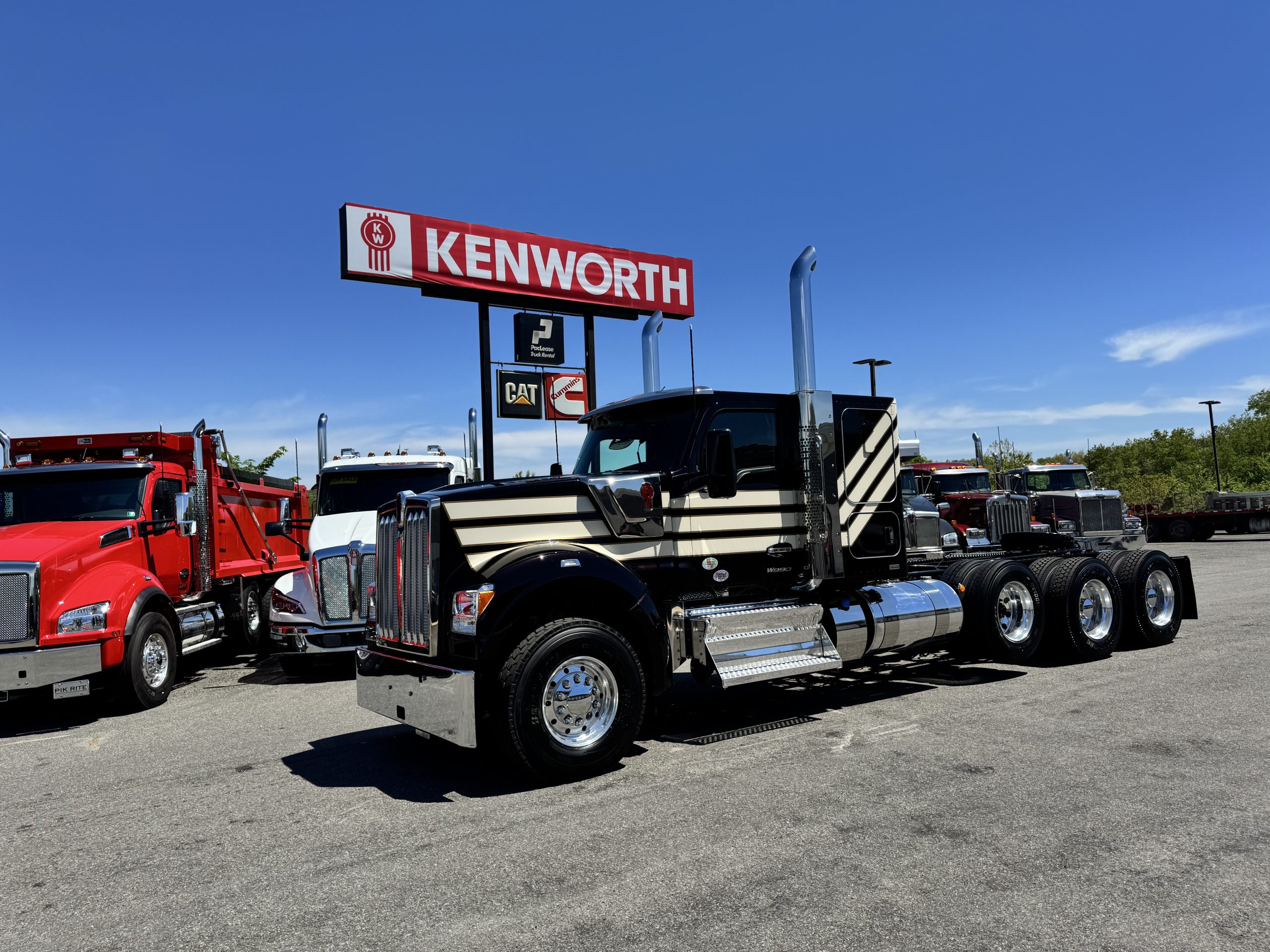 2027 KENWORTH W990 2027 KENWORTH W990 - image 1 of 6