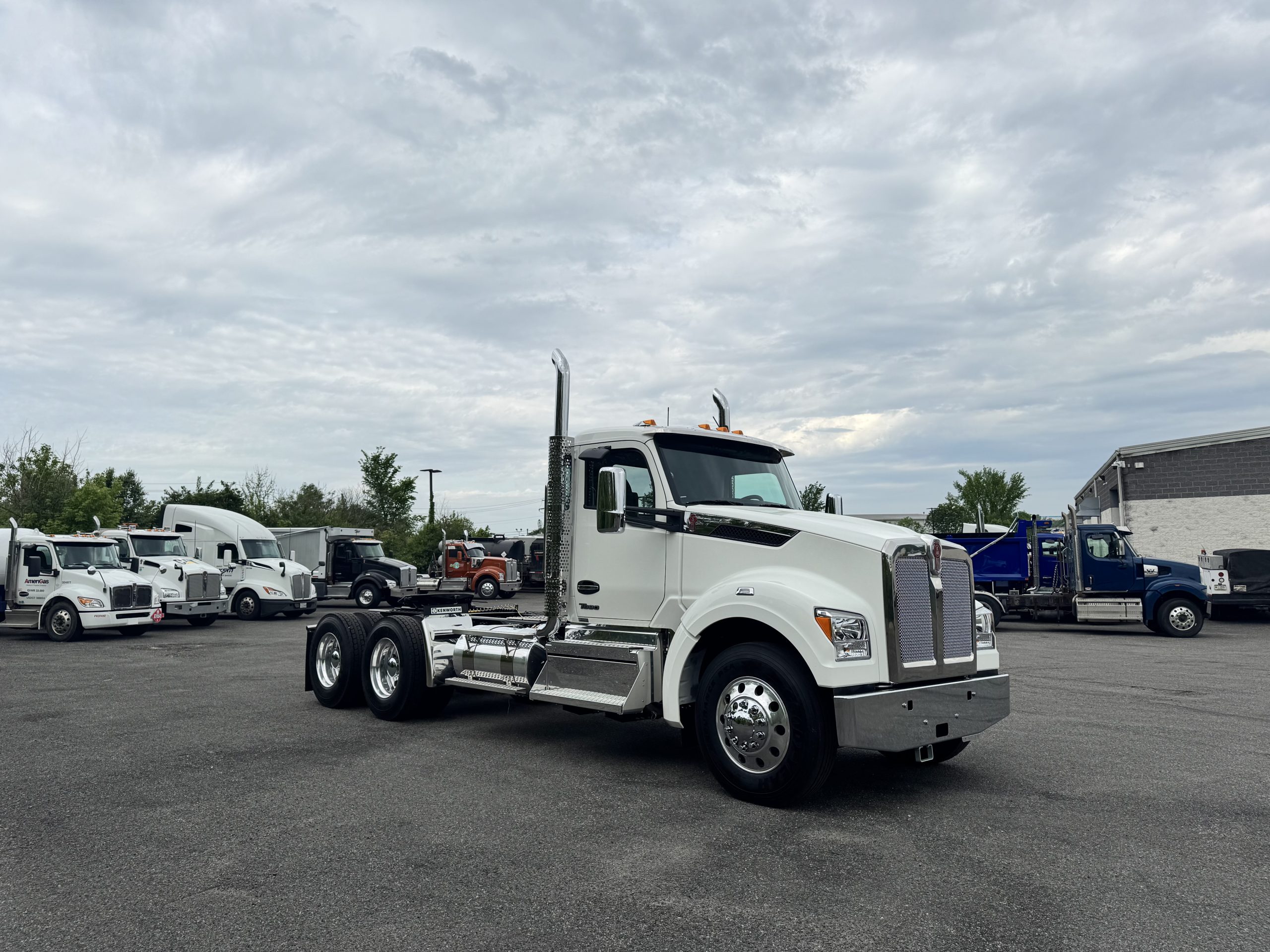 2027 KENWORTH T880 2027 KENWORTH T880 - image 3 of 6