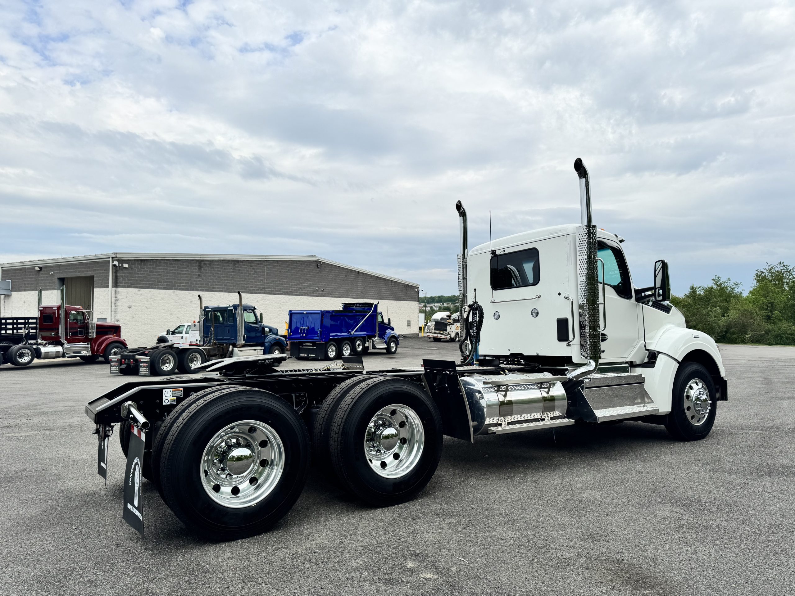 2027 KENWORTH T880 2027 KENWORTH T880 - image 5 of 6