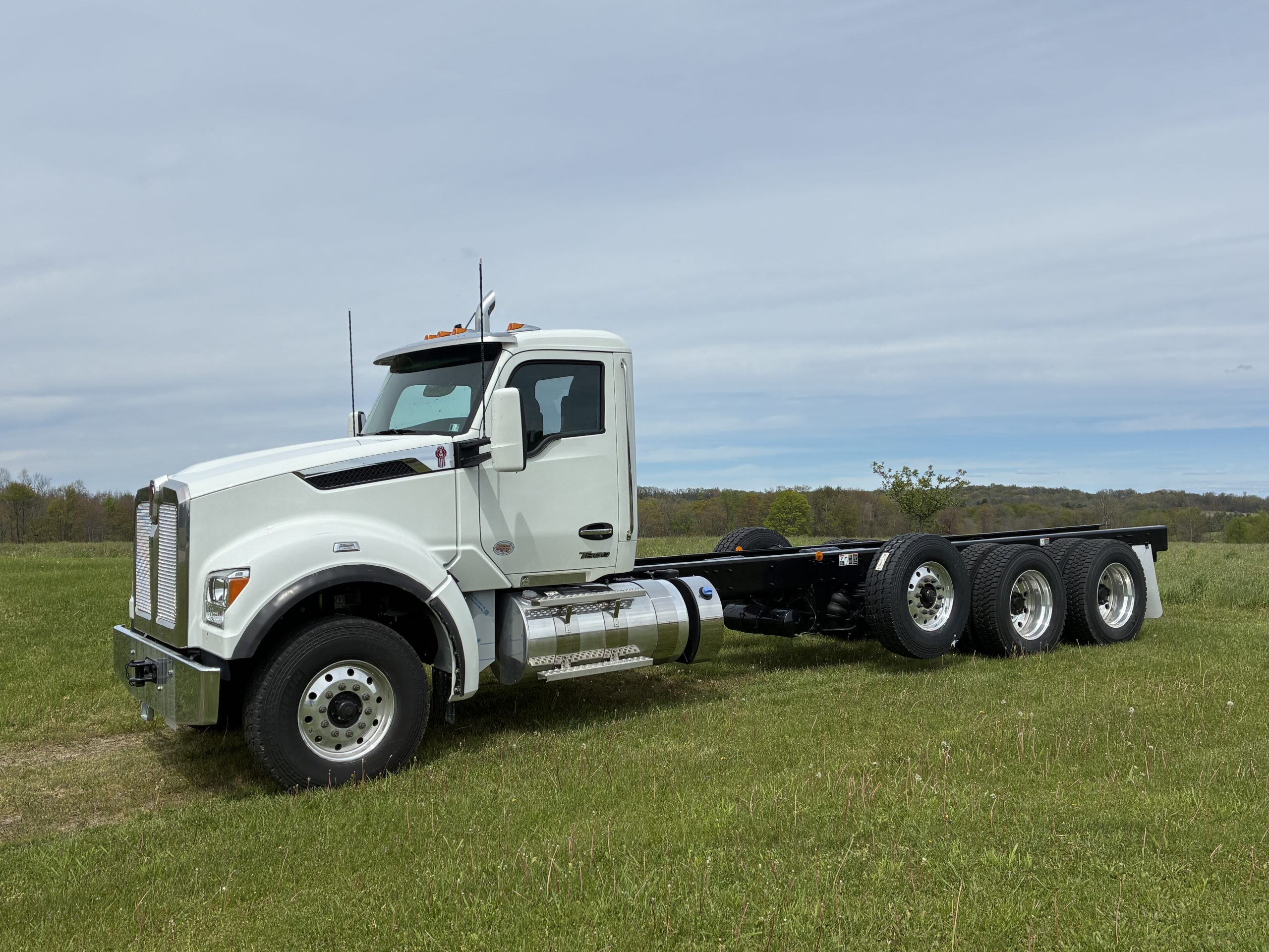 2027 KENWORTH T880 2027 KENWORTH T880 - image 1 of 6