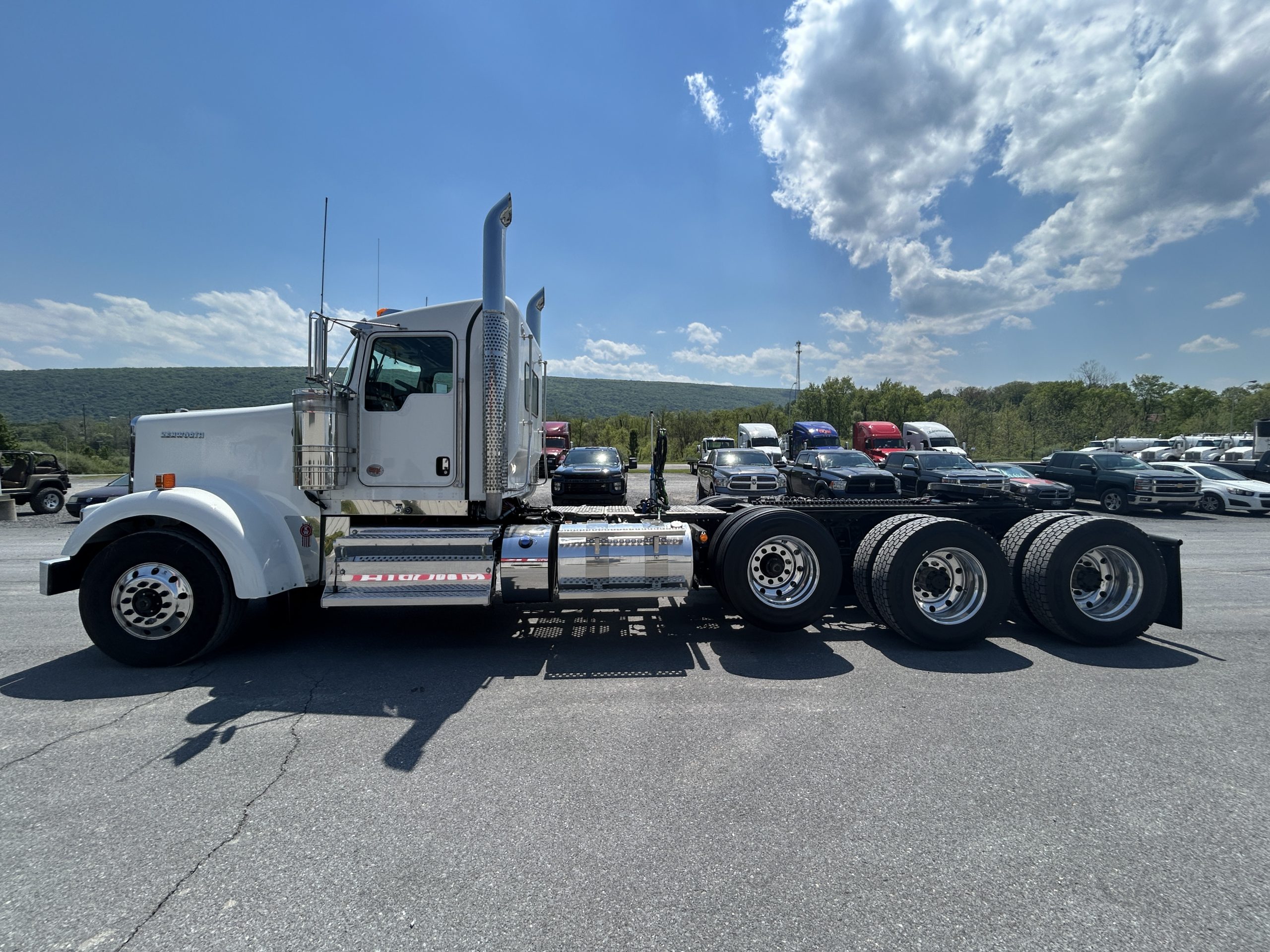 2027 KENWORTH W900 2027 KENWORTH W900 - image 3 of 6