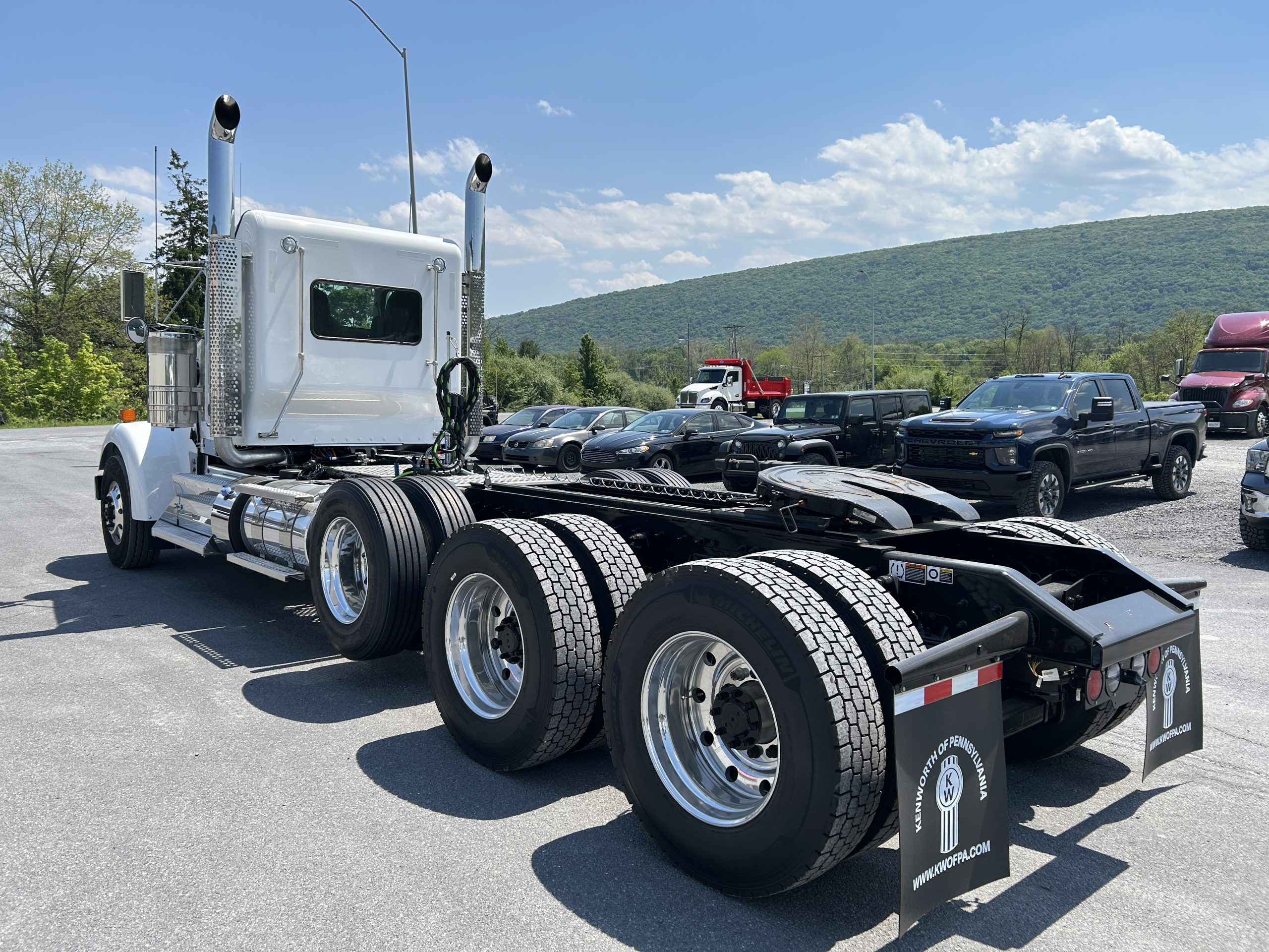 2027 KENWORTH W900 2027 KENWORTH W900 - image 4 of 6
