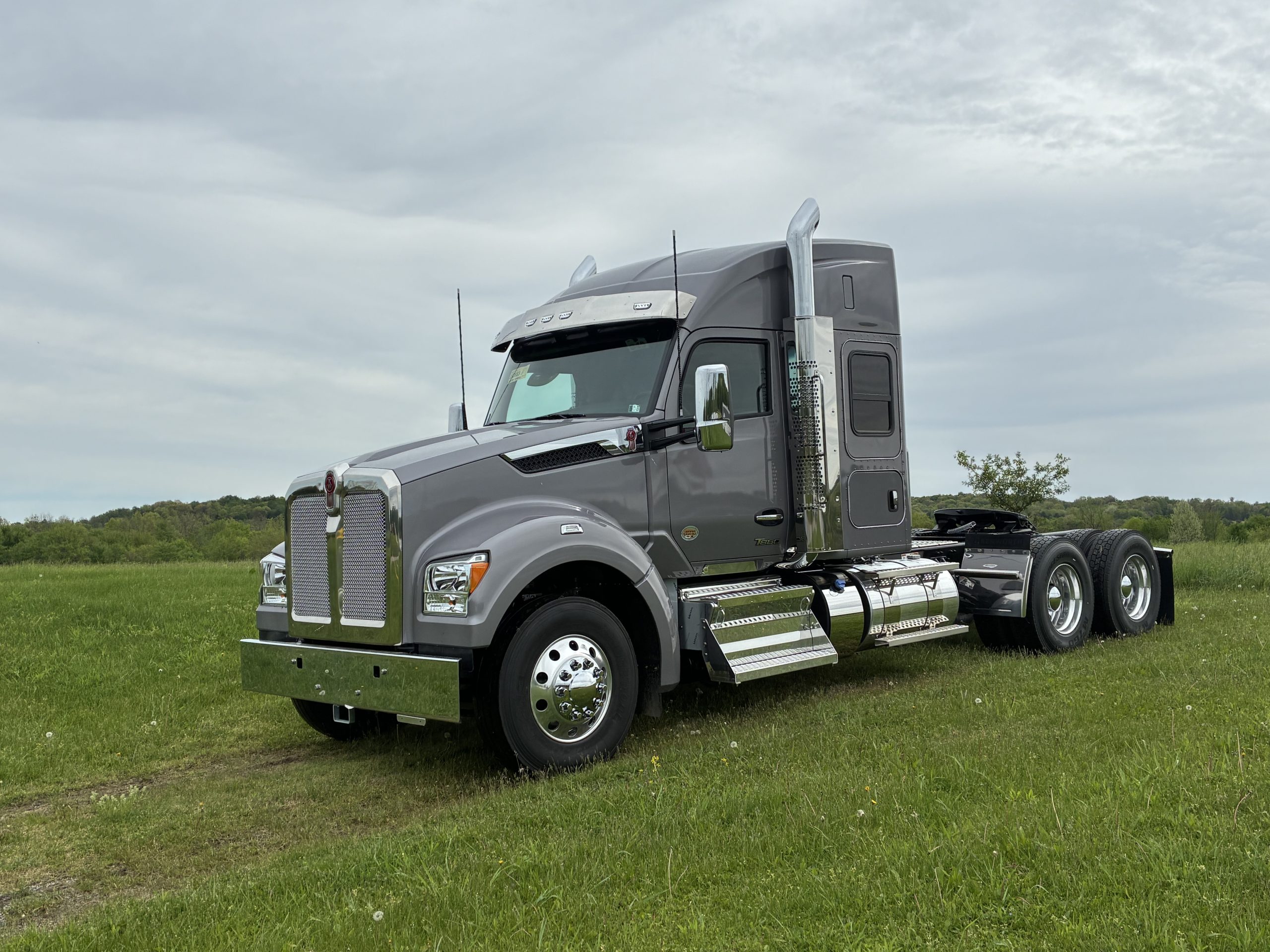 2027 KENWORTH T880 2027 KENWORTH T880 - image 1 of 6