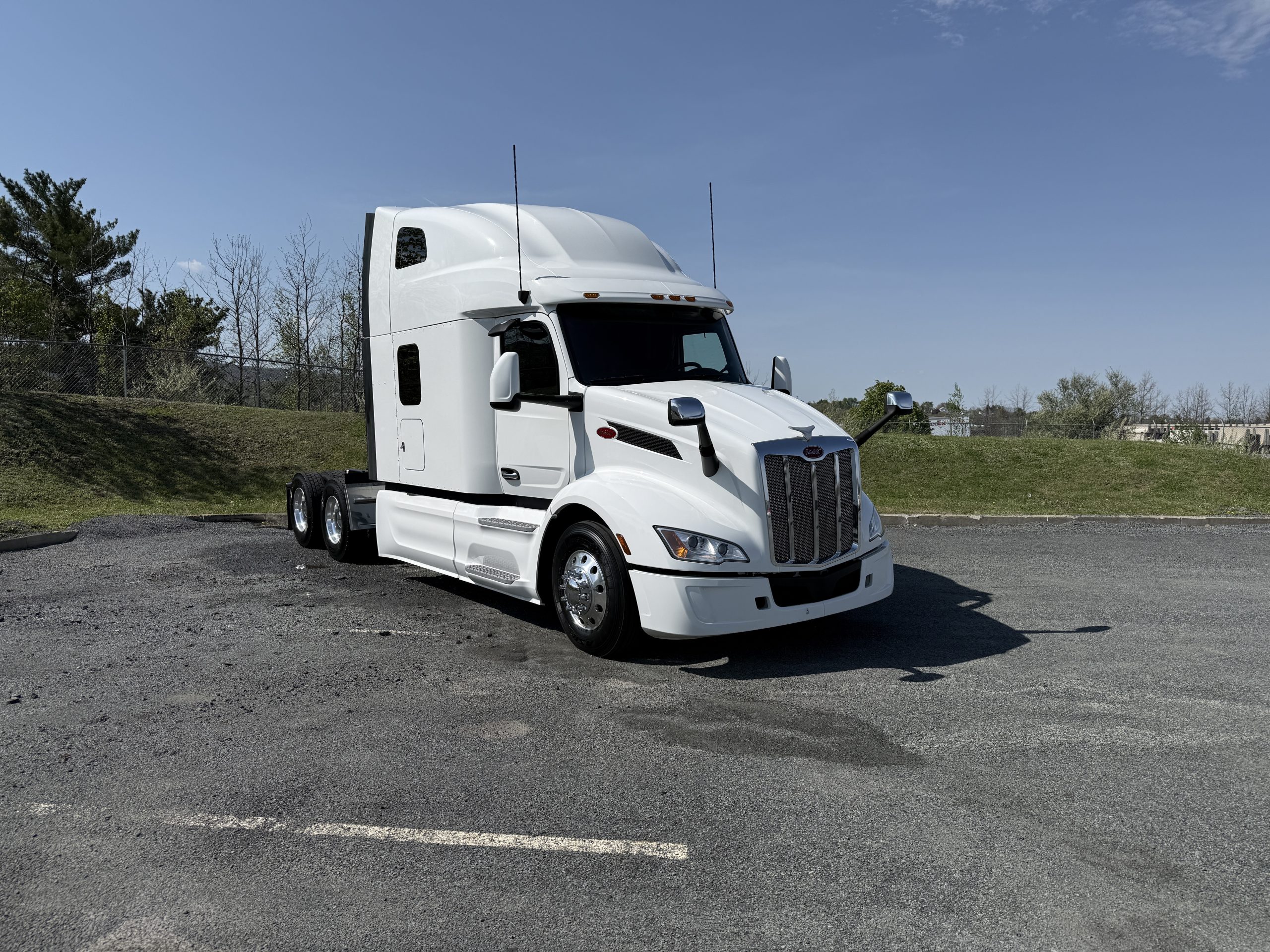 2023 PETERBILT 579 2023 PETERBILT 579 - image 1 of 6