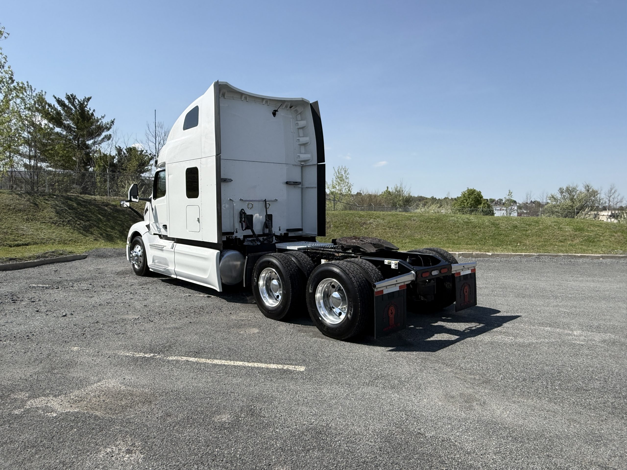 2023 PETERBILT 579 2023 PETERBILT 579 - image 5 of 6