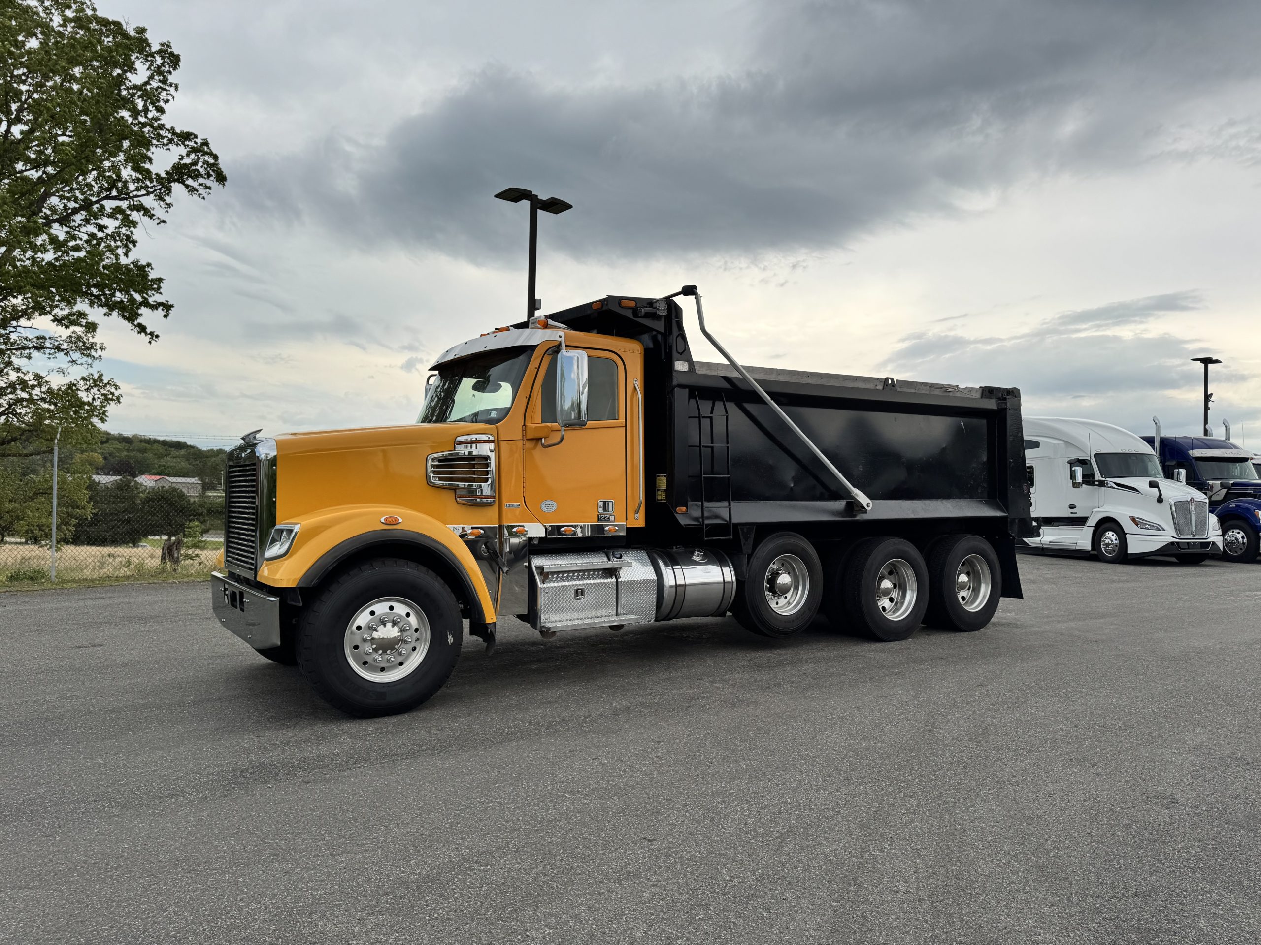 2020 FREIGHTLINER 122SD SFA 2020 FREIGHTLINER 122SD SFA - image 1 of 6