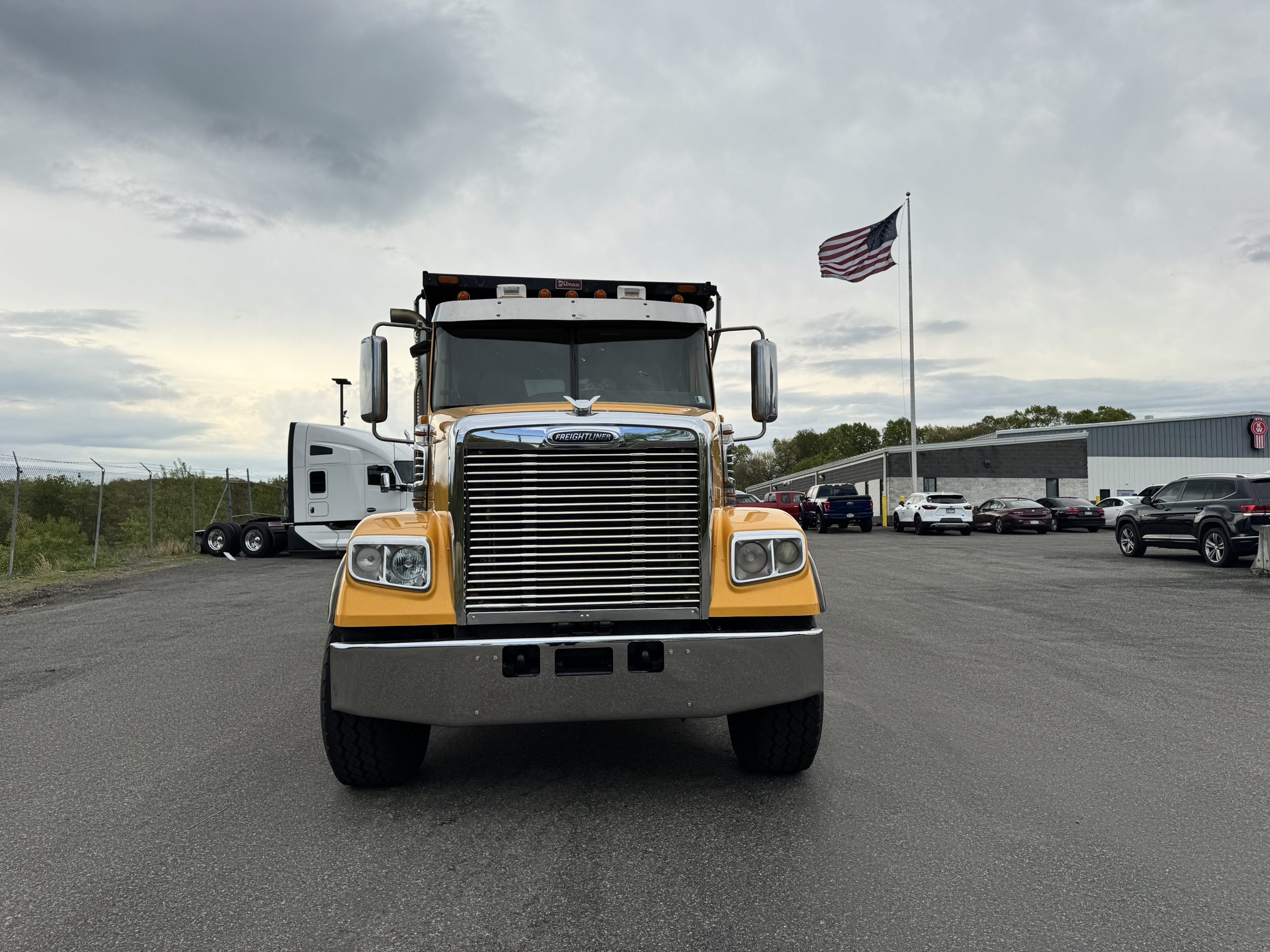 2020 FREIGHTLINER 122SD SFA 2020 FREIGHTLINER 122SD SFA - image 3 of 6