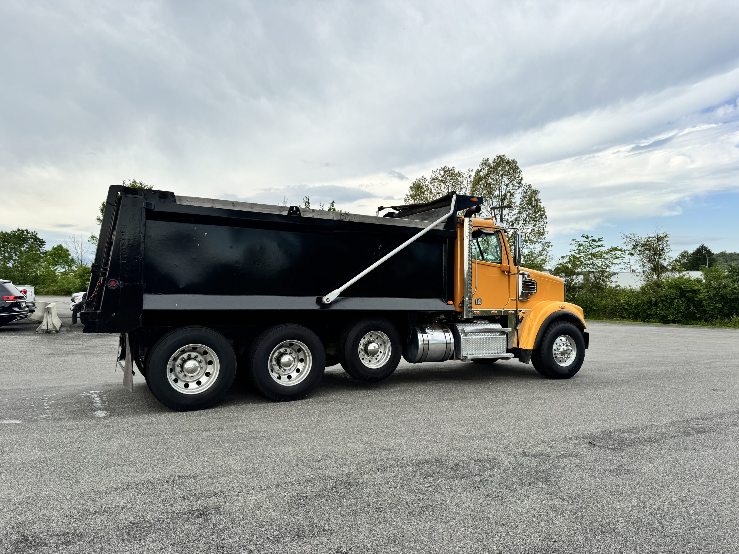 2020 FREIGHTLINER 122SD SFA 2020 FREIGHTLINER 122SD SFA - image 4 of 6
