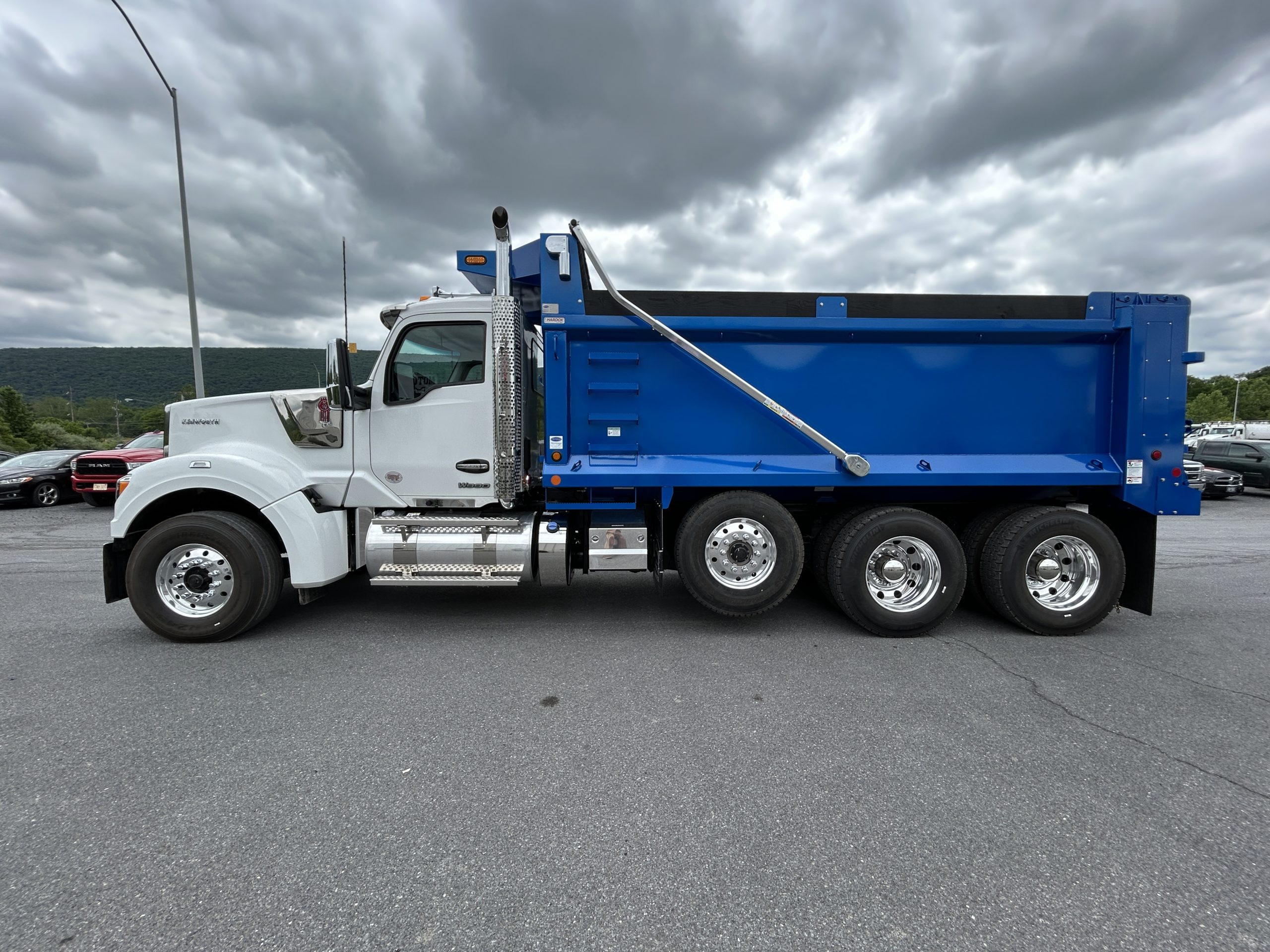 2027 KENWORTH W990 2027 KENWORTH W990 - image 2 of 6