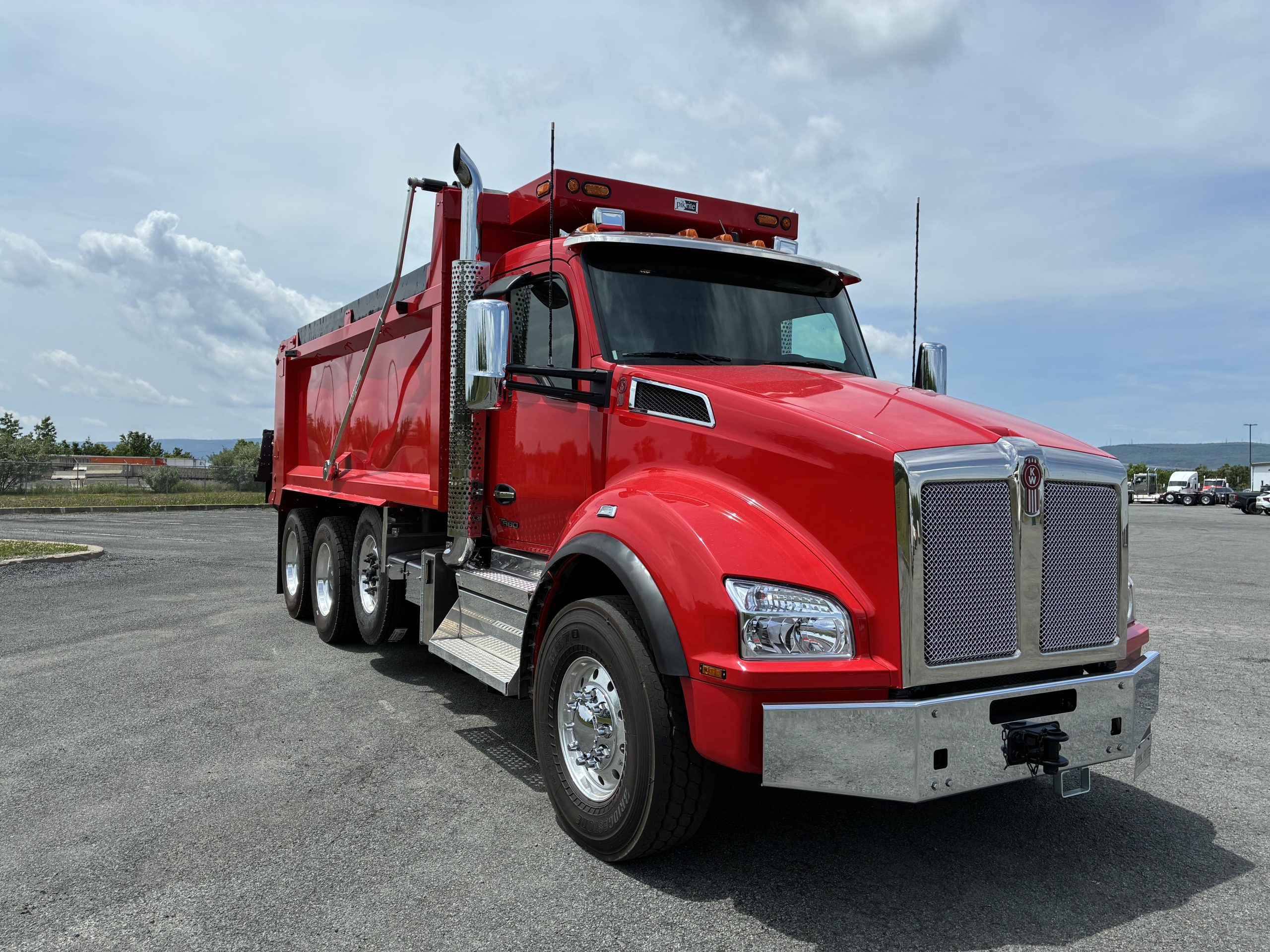 2027 KENWORTH T880 2027 KENWORTH T880 - image 1 of 6