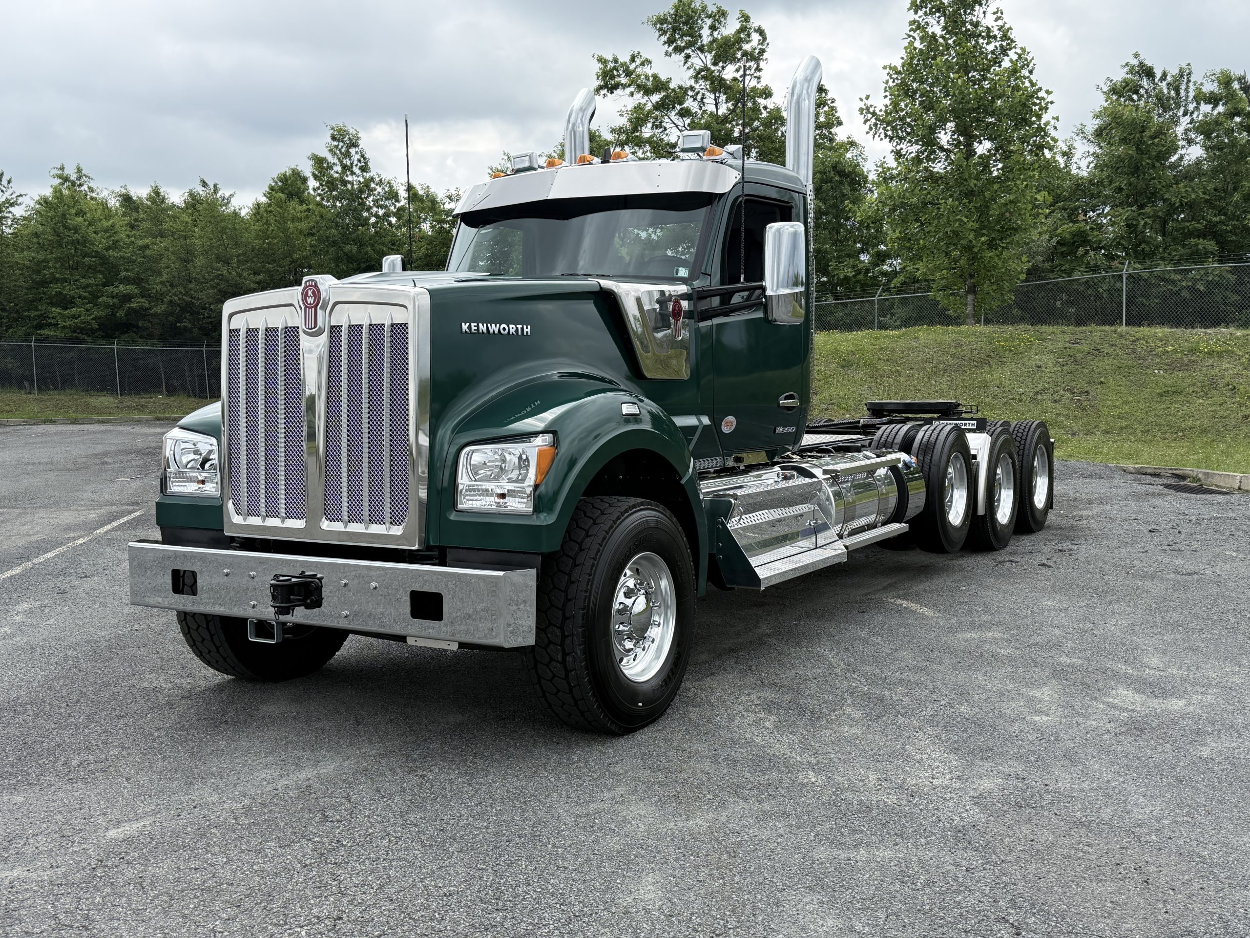 2027 KENWORTH W990 2027 KENWORTH W990 - image 1 of 6