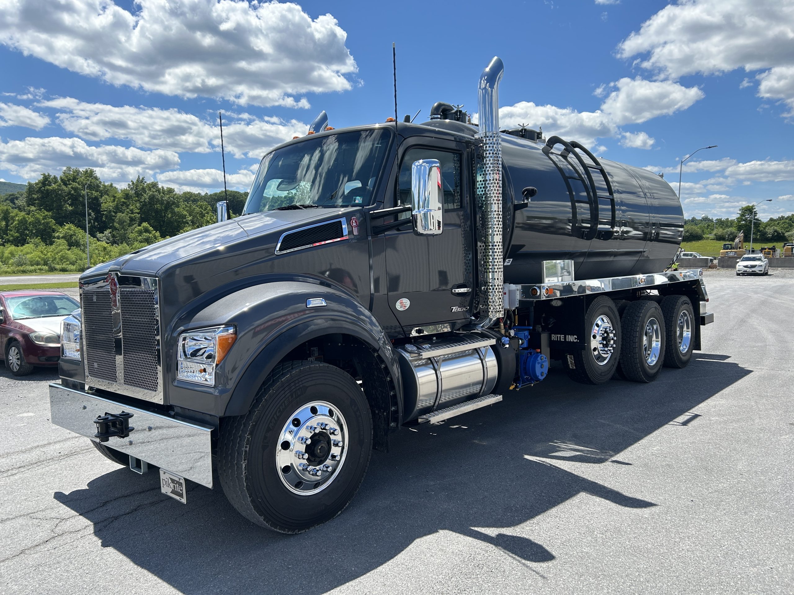 2027 KENWORTH T880 2027 KENWORTH T880 - image 1 of 6