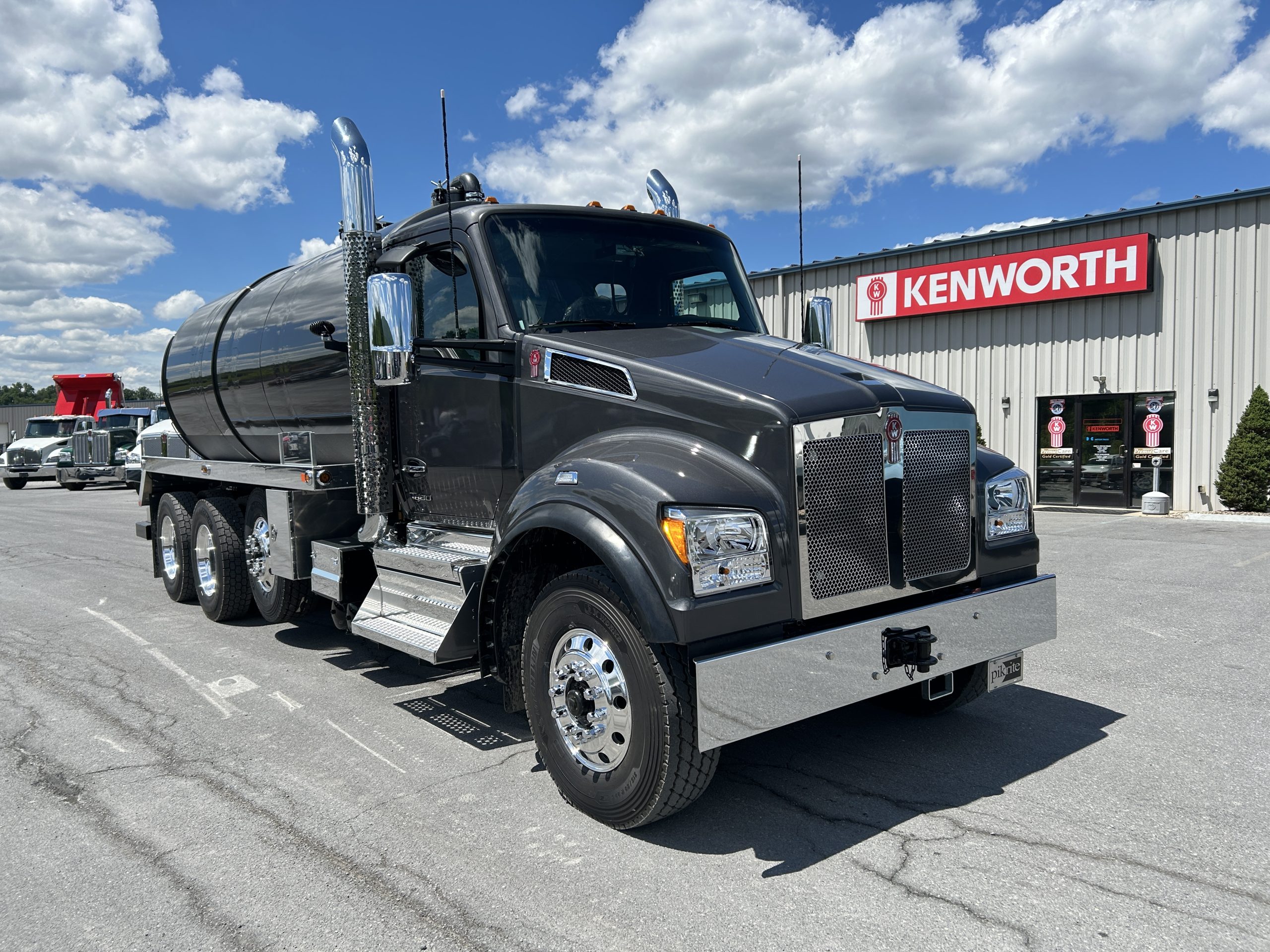 2027 KENWORTH T880 2027 KENWORTH T880 - image 2 of 6