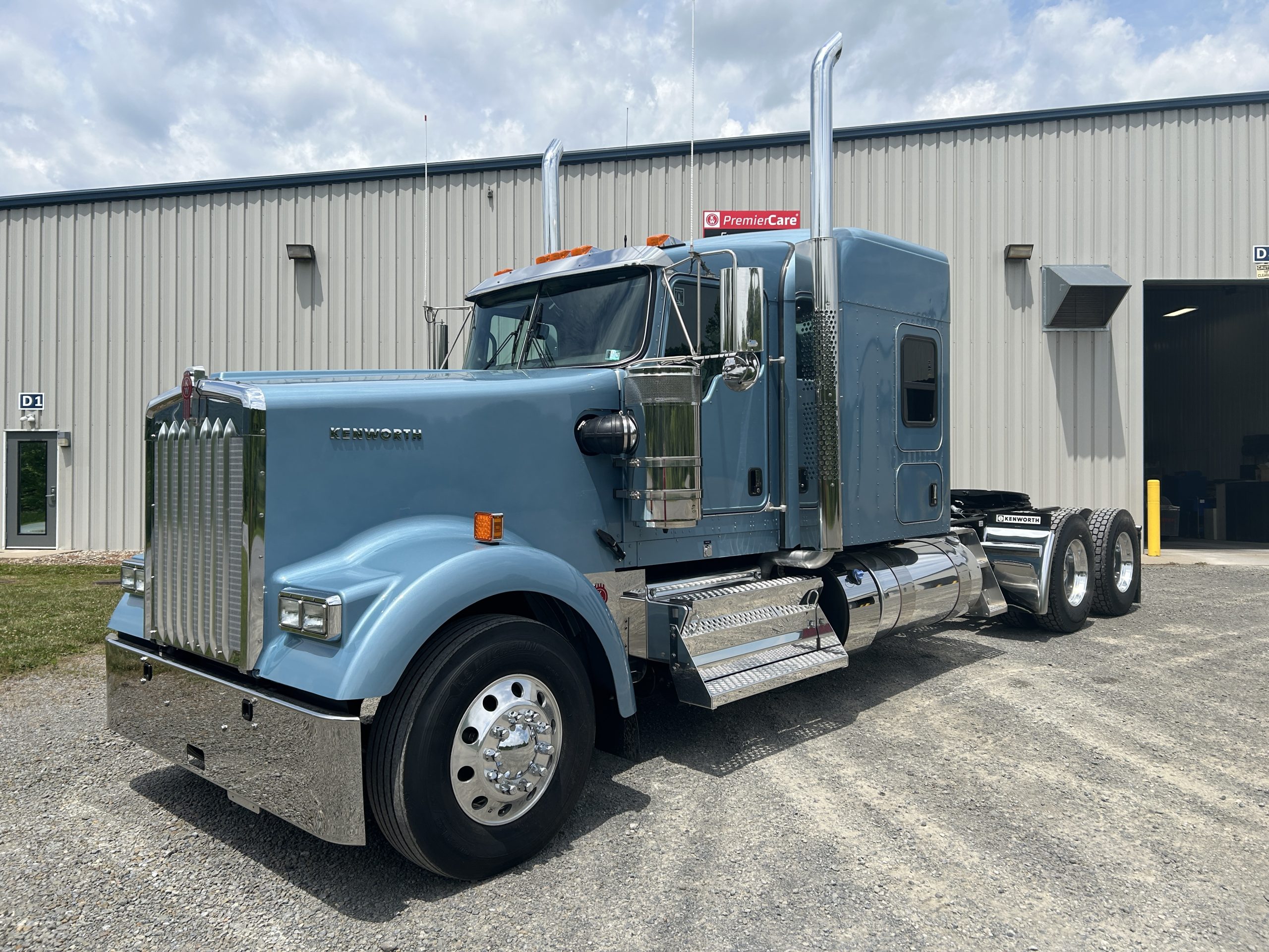 2027 KENWORTH W900 2027 KENWORTH W900 - image 1 of 6