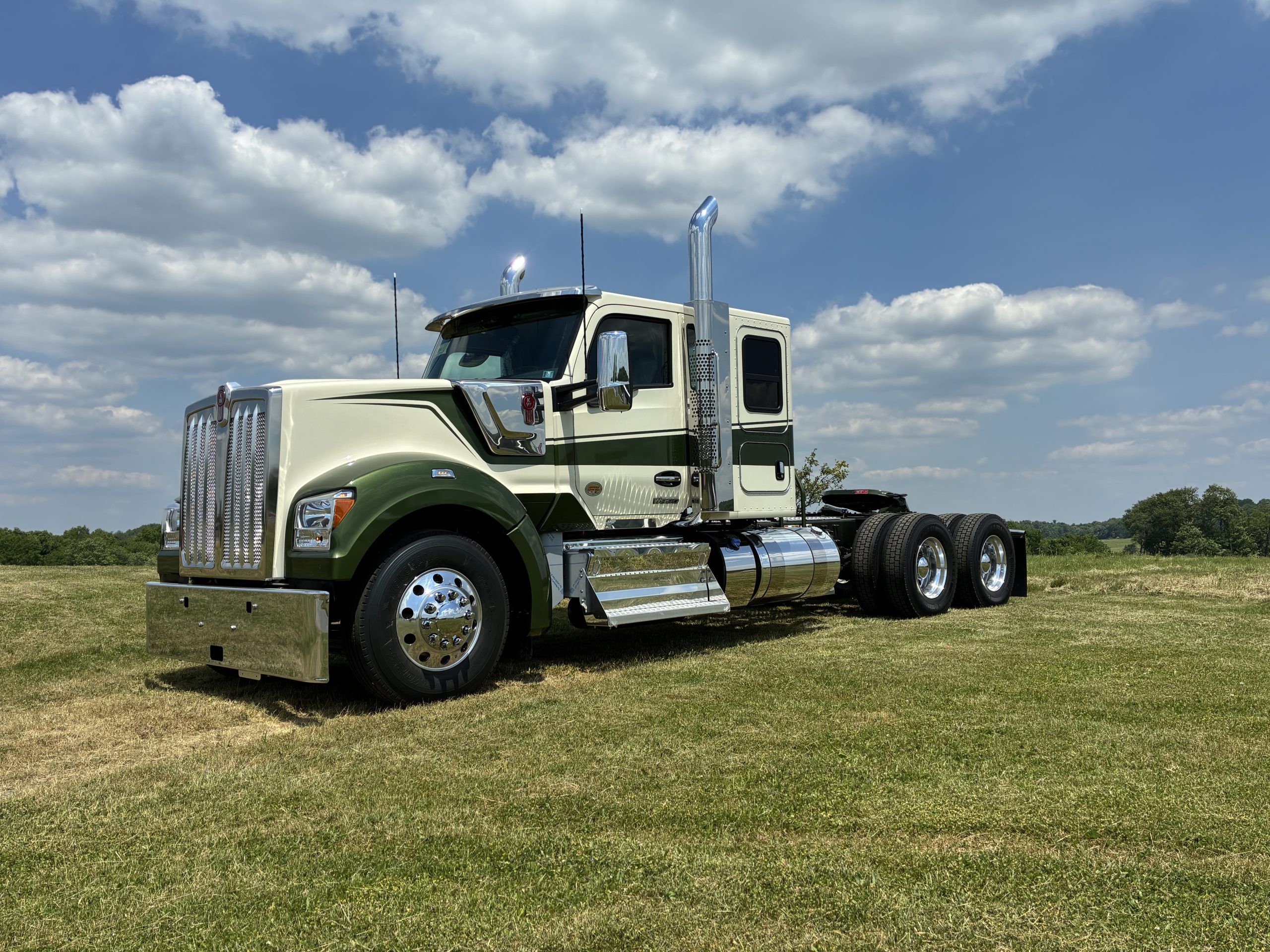2027 KENWORTH W990 2027 KENWORTH W990 - image 1 of 6