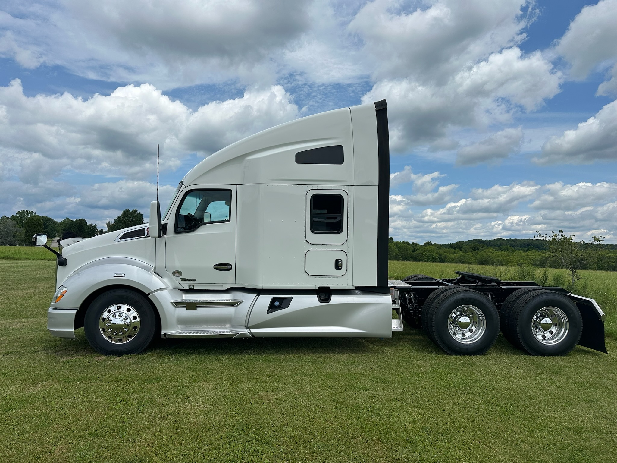 2021 KENWORTH T680 2021 KENWORTH T680 - image 1 of 6
