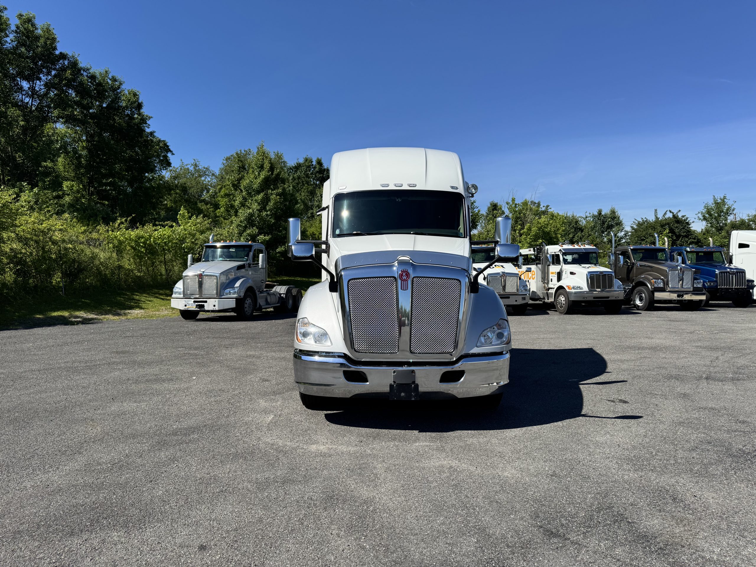 2022 KENWORTH T680 2022 KENWORTH T680 - image 2 of 6
