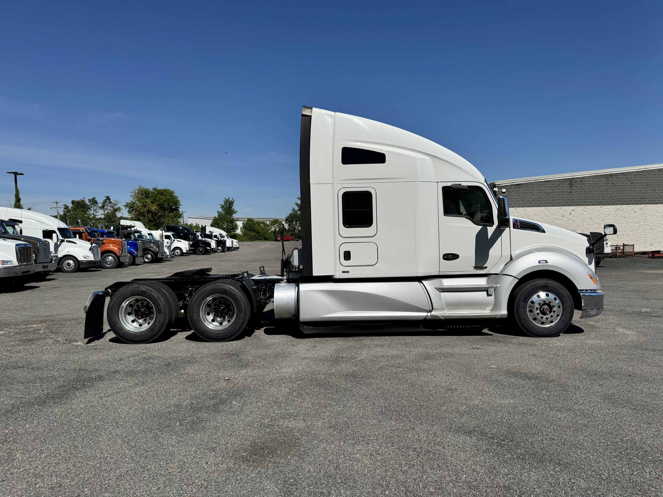 2022 KENWORTH T680 2022 KENWORTH T680 - image 4 of 6