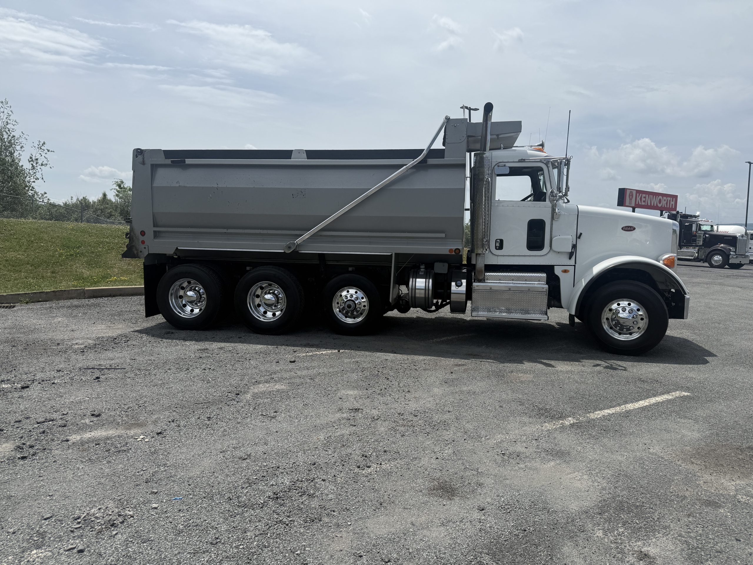 2016 PETERBILT 365 2016 PETERBILT 365 - image 6 of 6