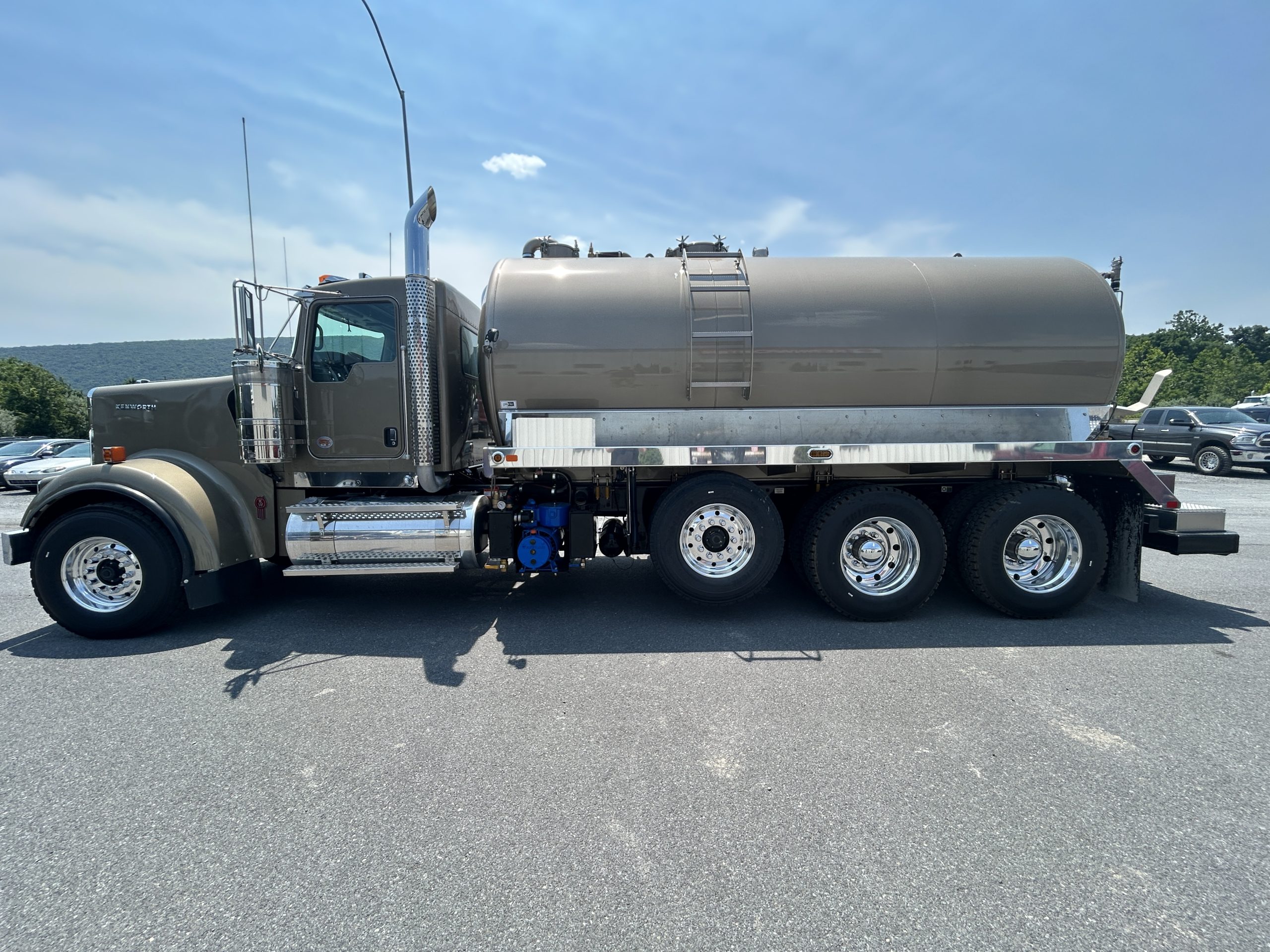 2027 KENWORTH W900 2027 KENWORTH W900 - image 2 of 6