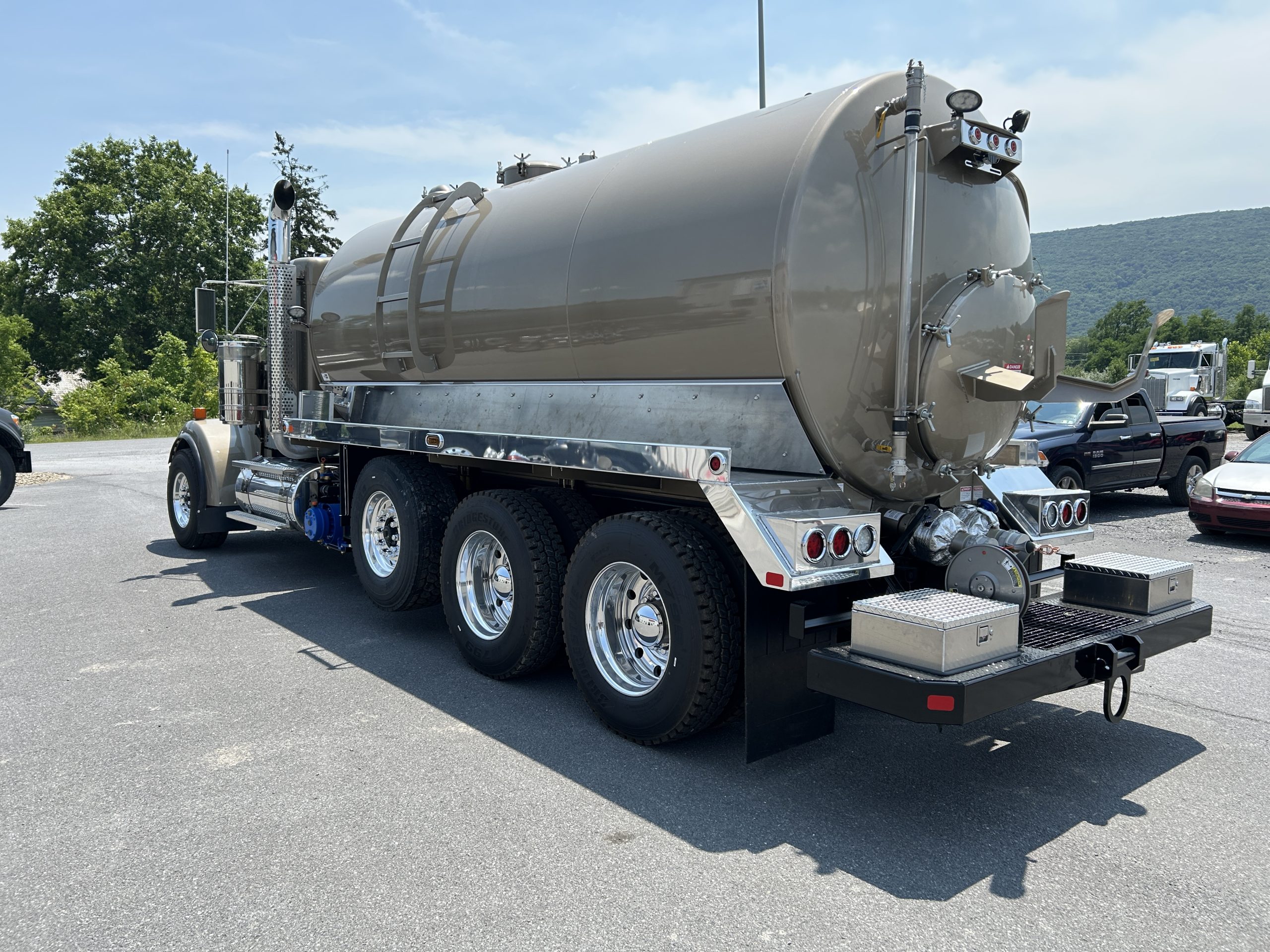 2027 KENWORTH W900 2027 KENWORTH W900 - image 3 of 6