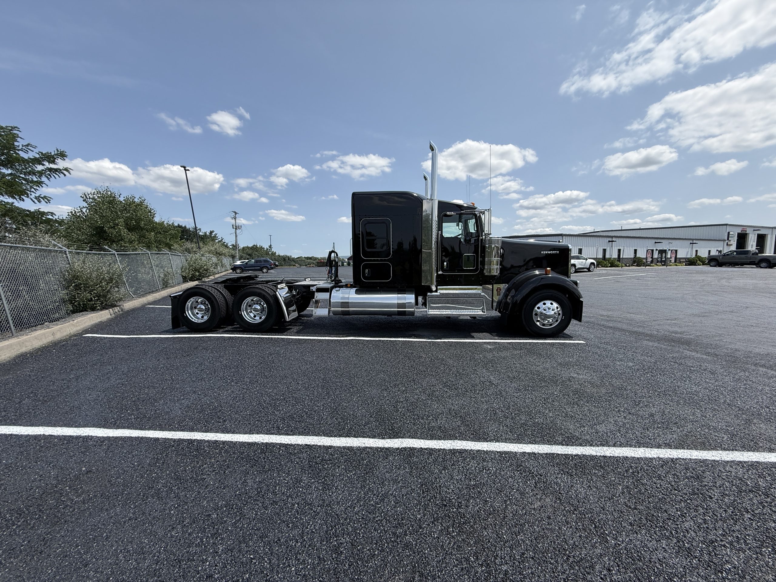 2027 KENWORTH W900 2027 KENWORTH W900 - image 4 of 6